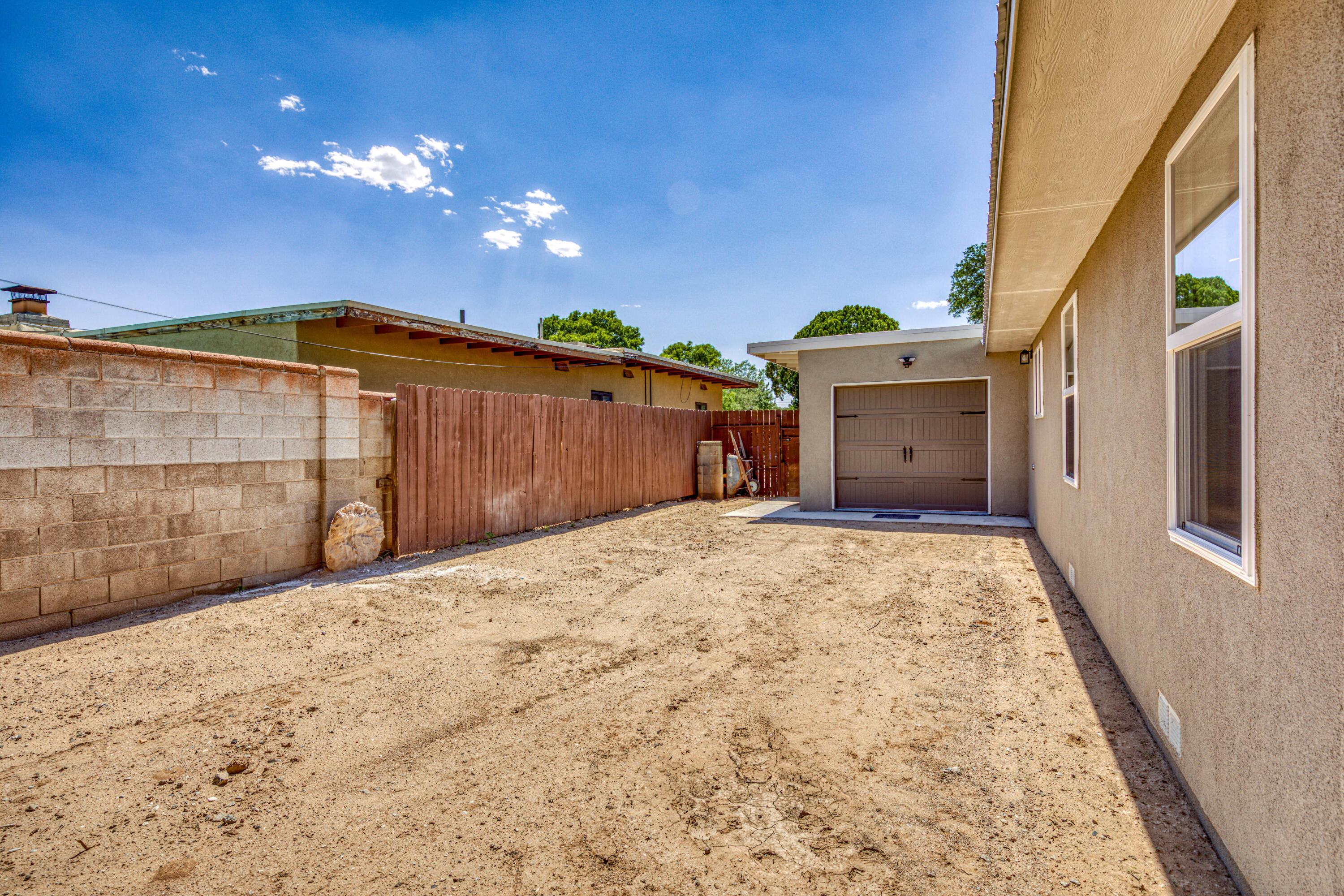1718 Aliso Drive NE