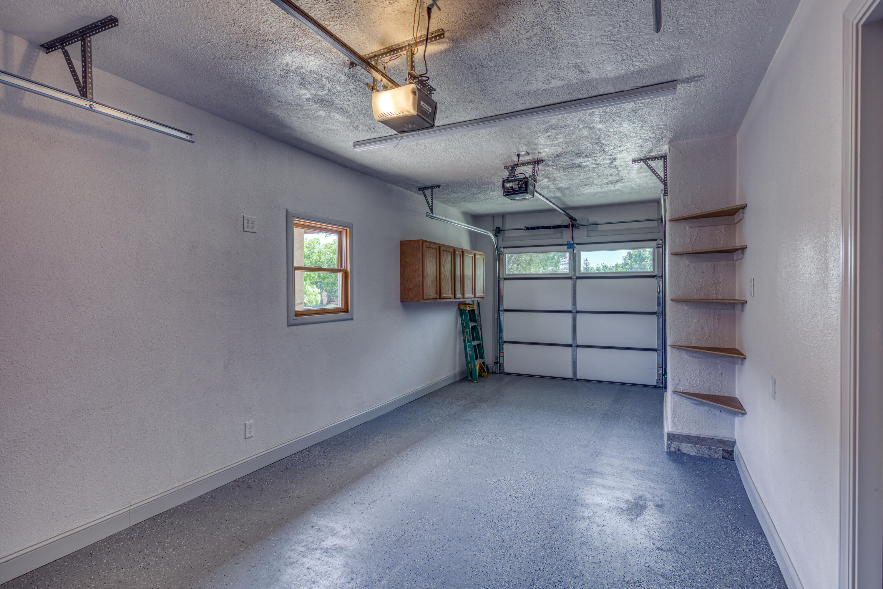 1718 Aliso Drive NE