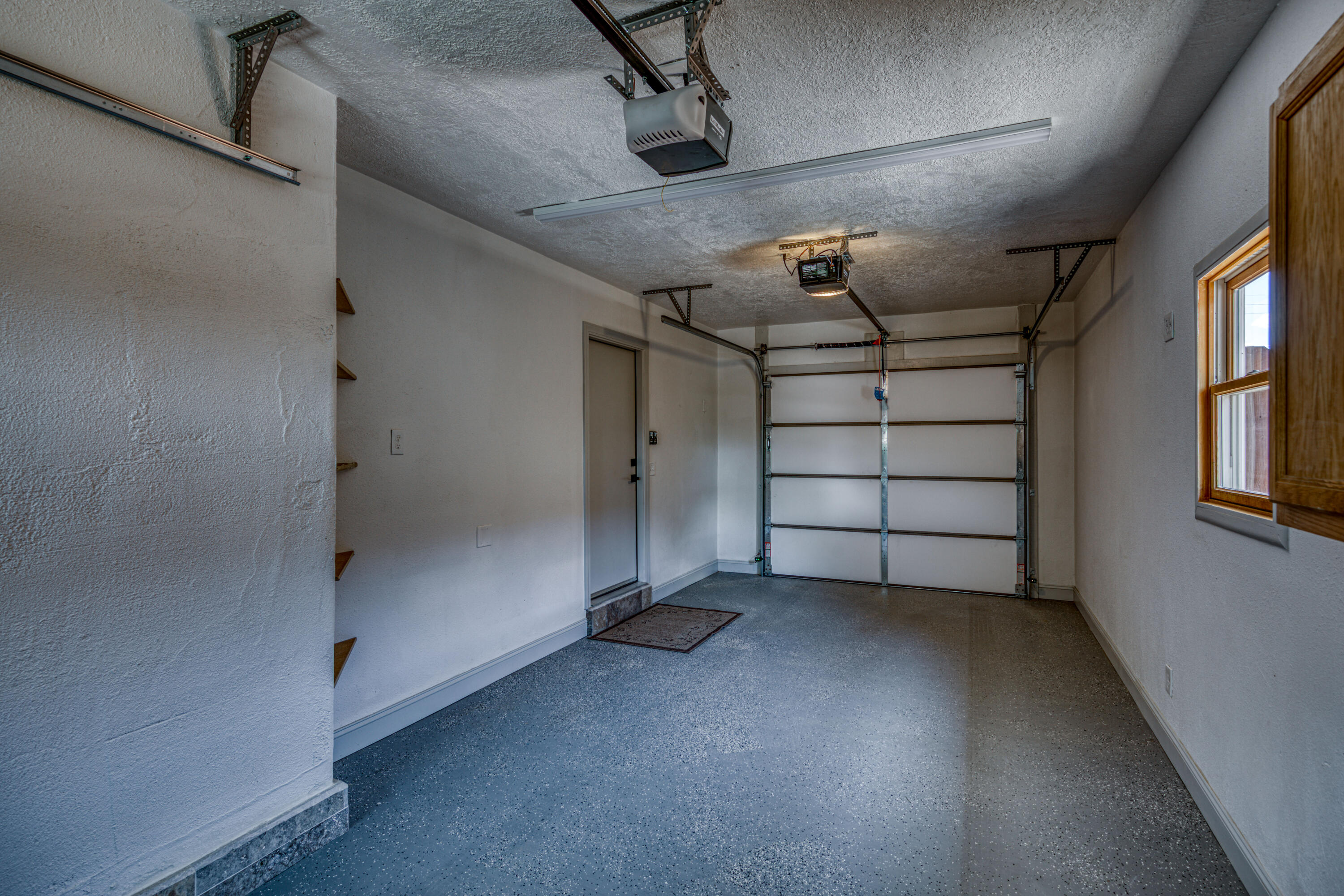 1718 Aliso Drive NE