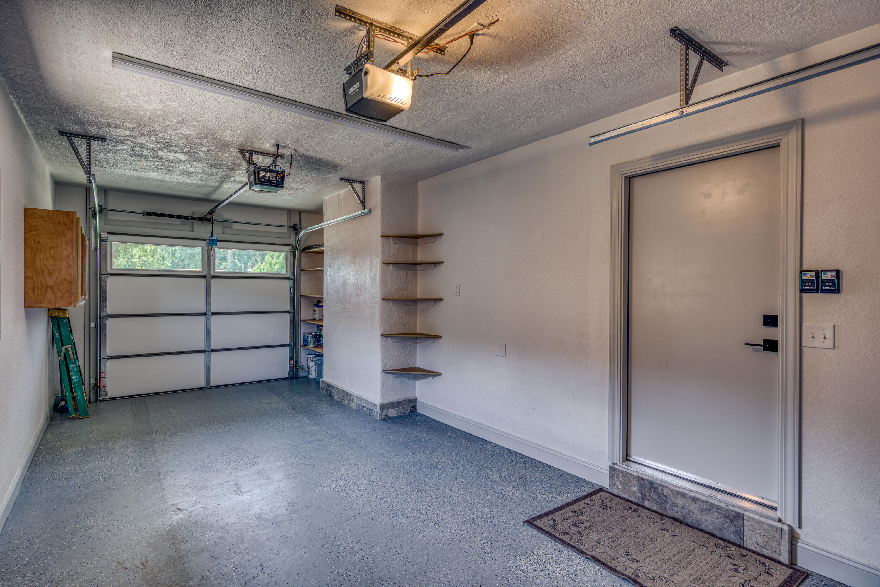 1718 Aliso Drive NE