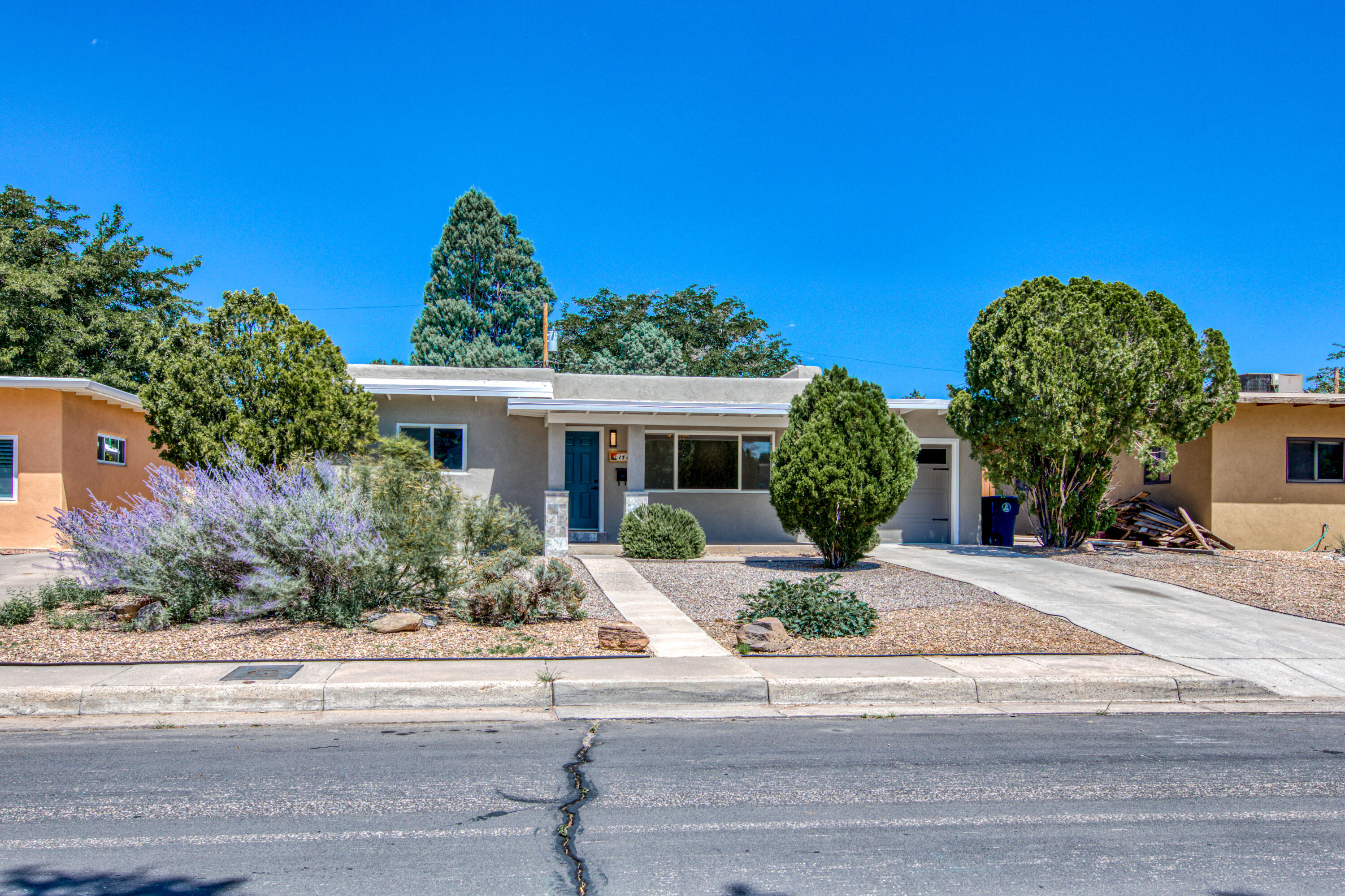 1718 Aliso Drive NE