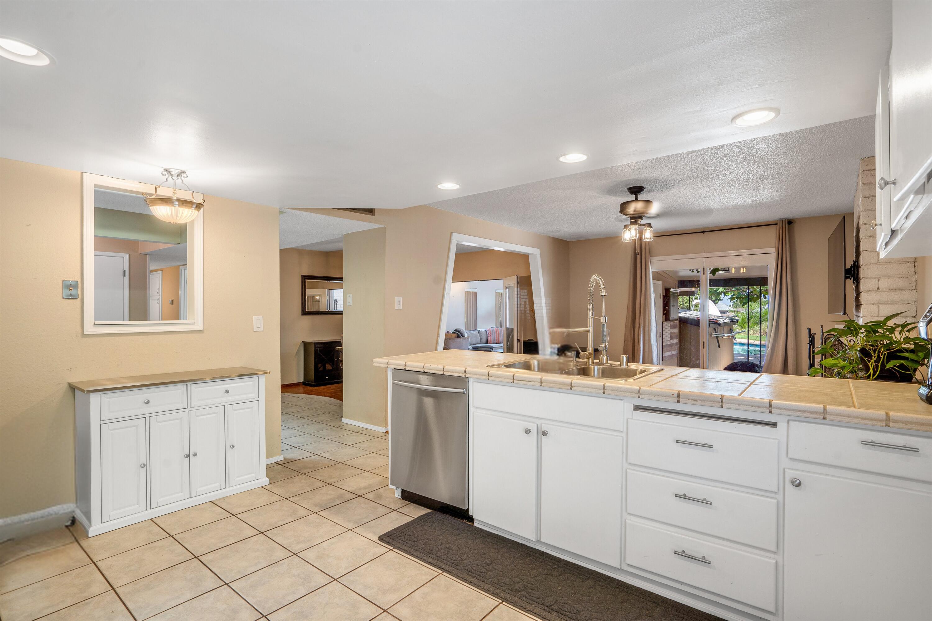 12105 Glen Canyon Road NE