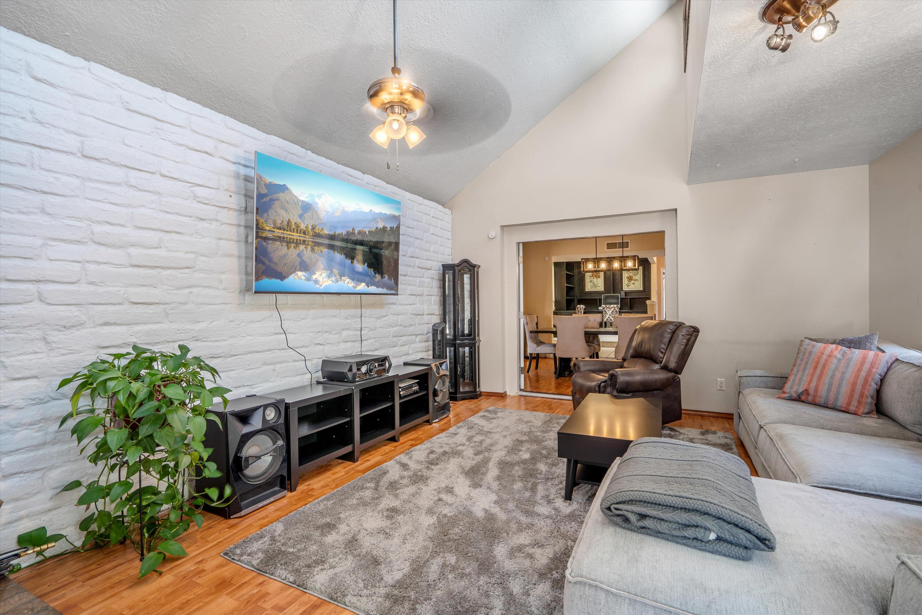 12105 Glen Canyon Road NE