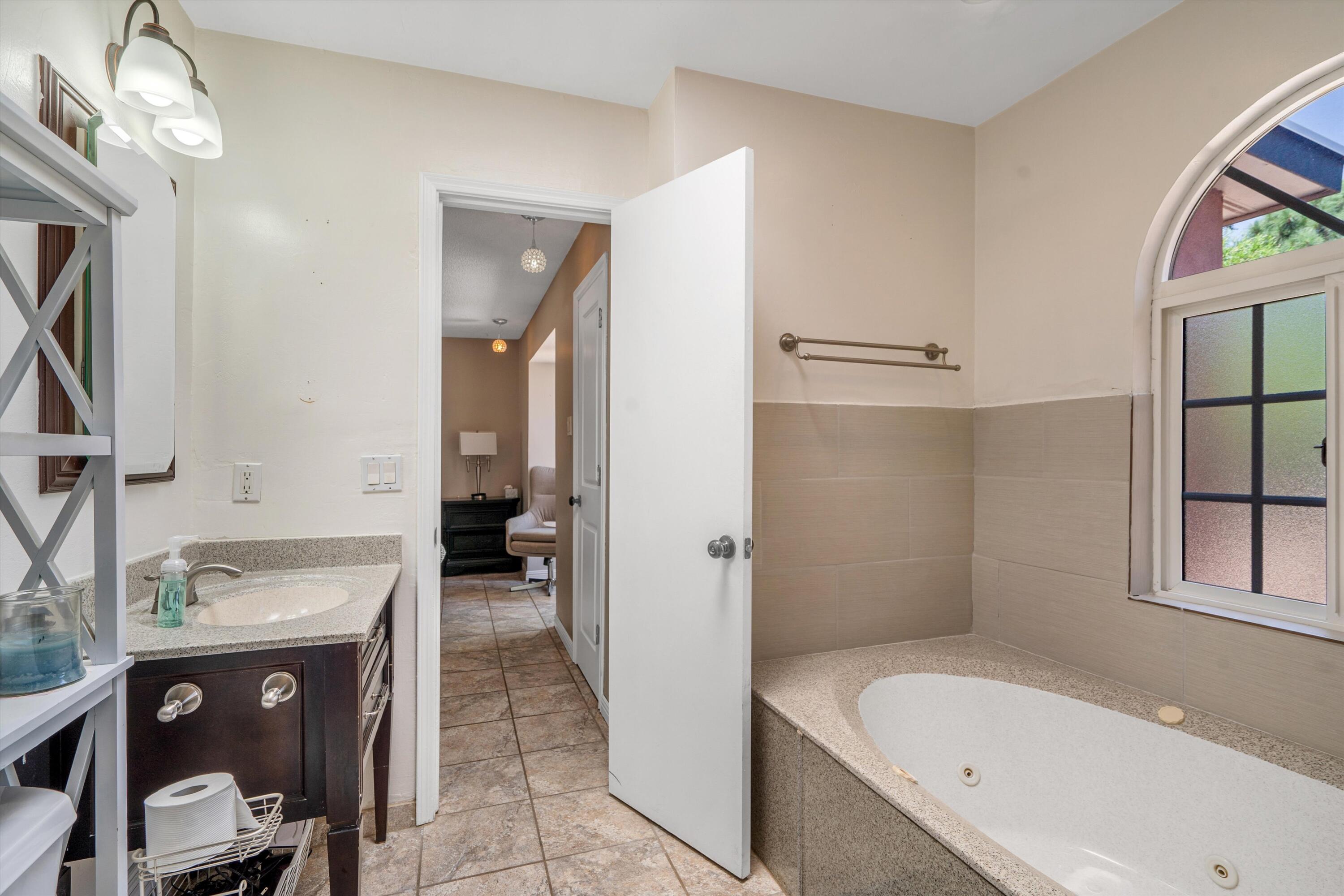 12105 Glen Canyon Road NE