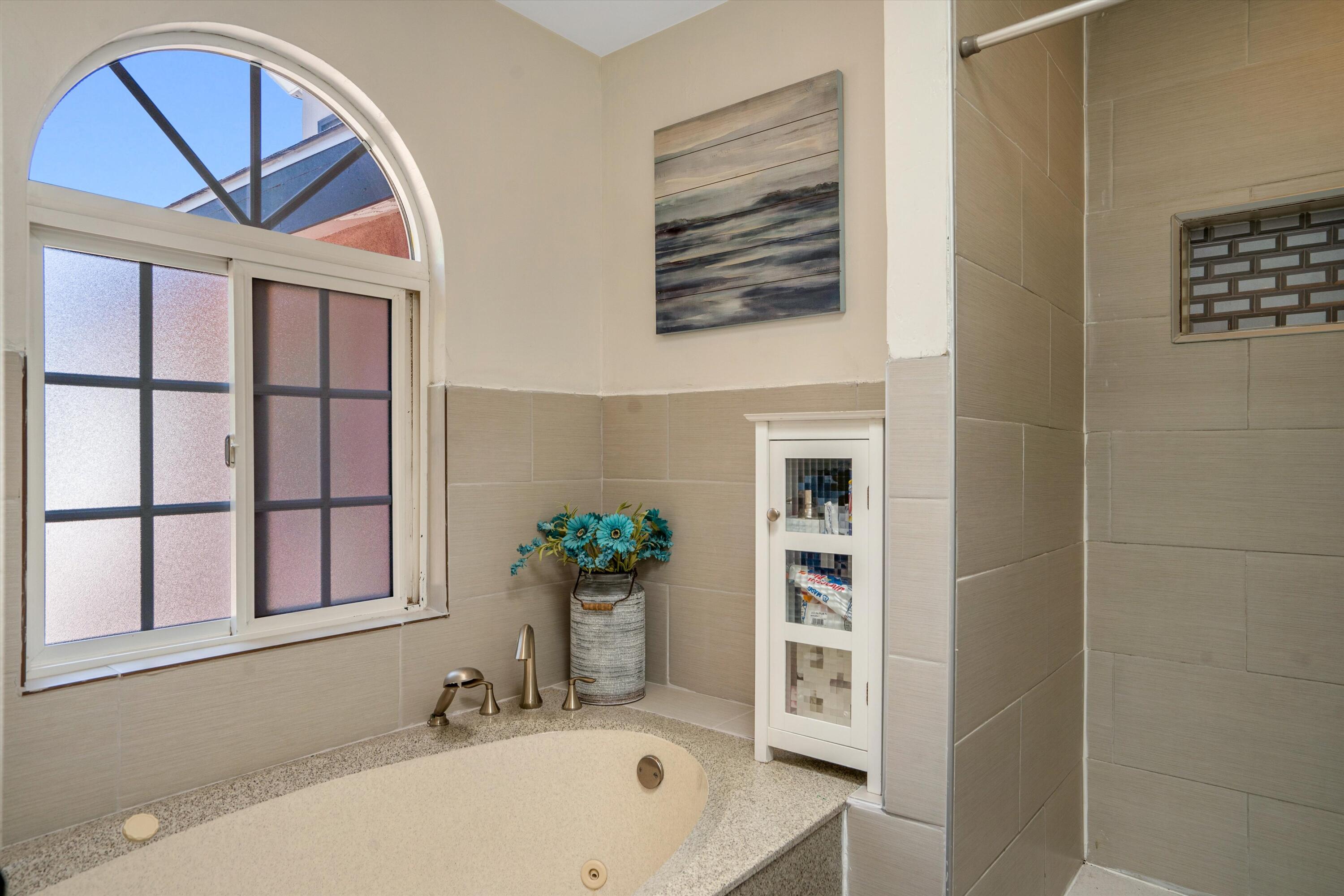 12105 Glen Canyon Road NE