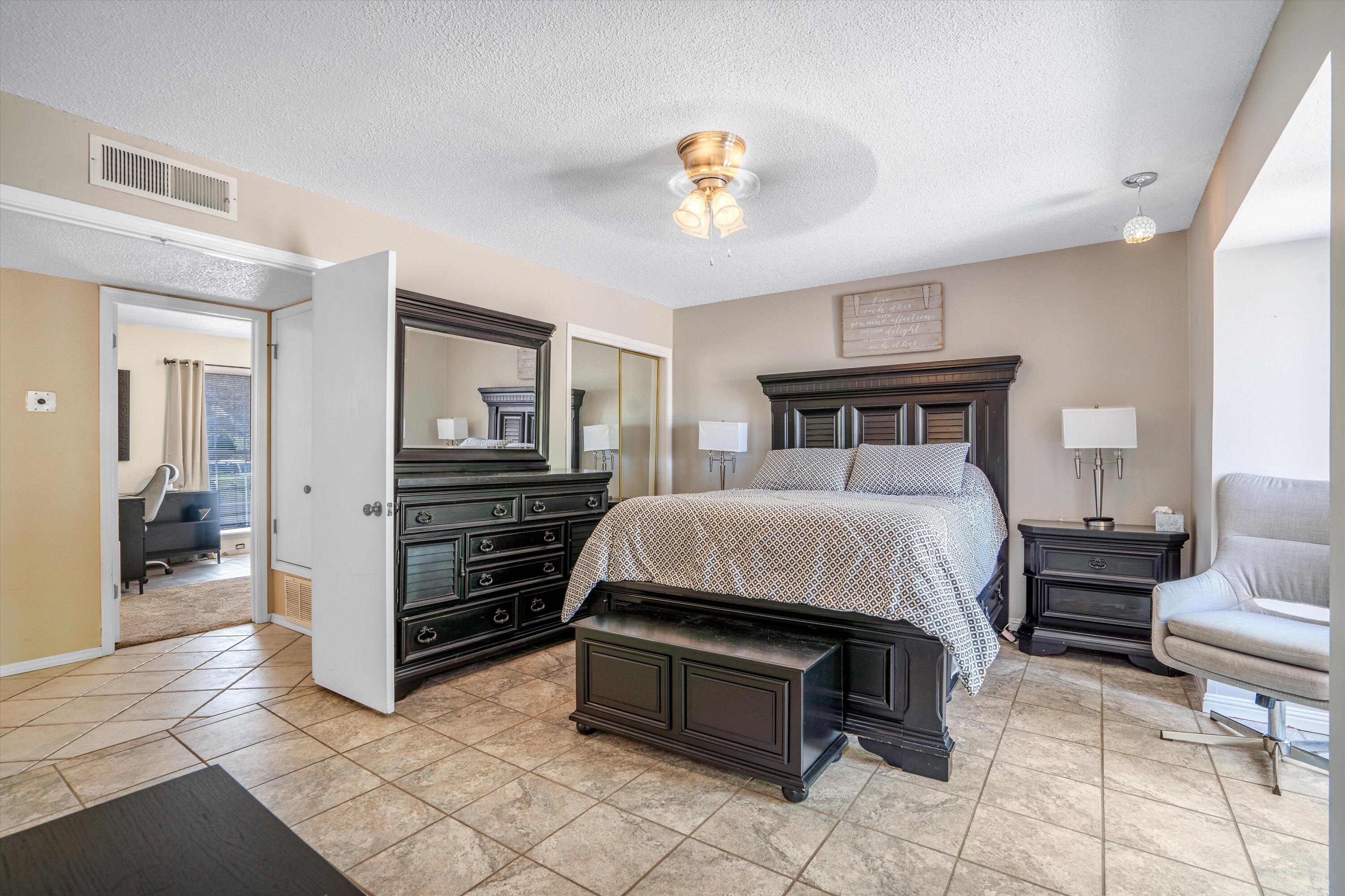 12105 Glen Canyon Road NE