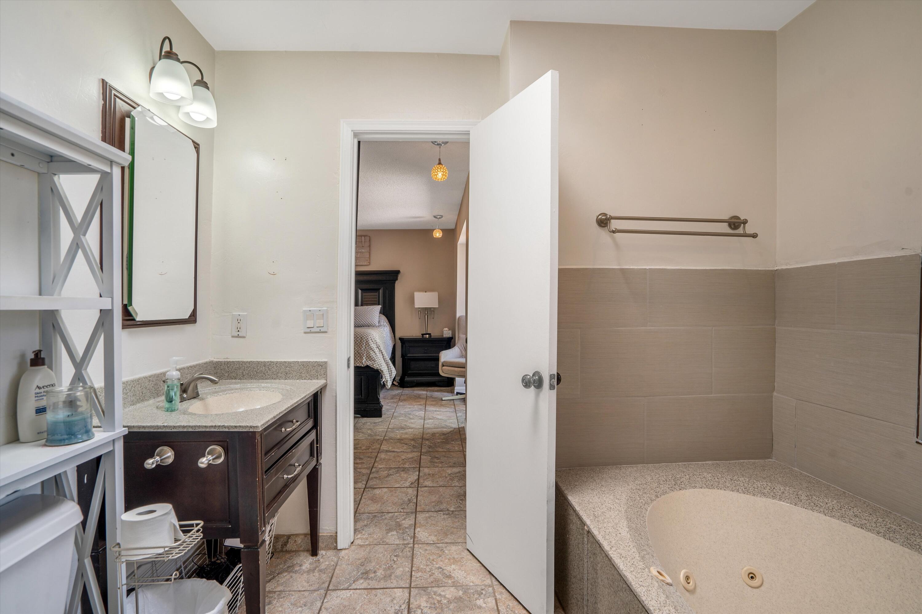 12105 Glen Canyon Road NE