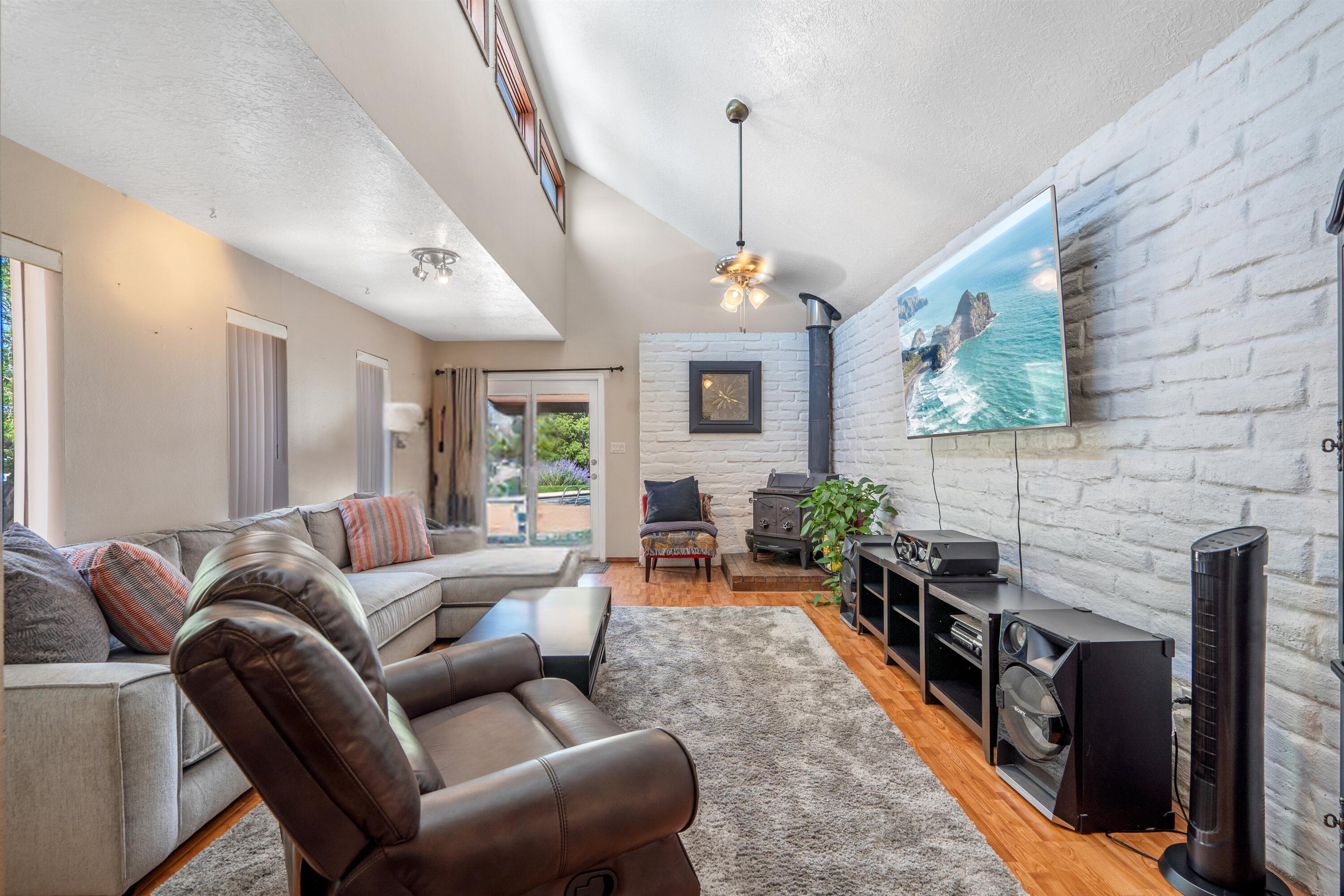 12105 Glen Canyon Road NE