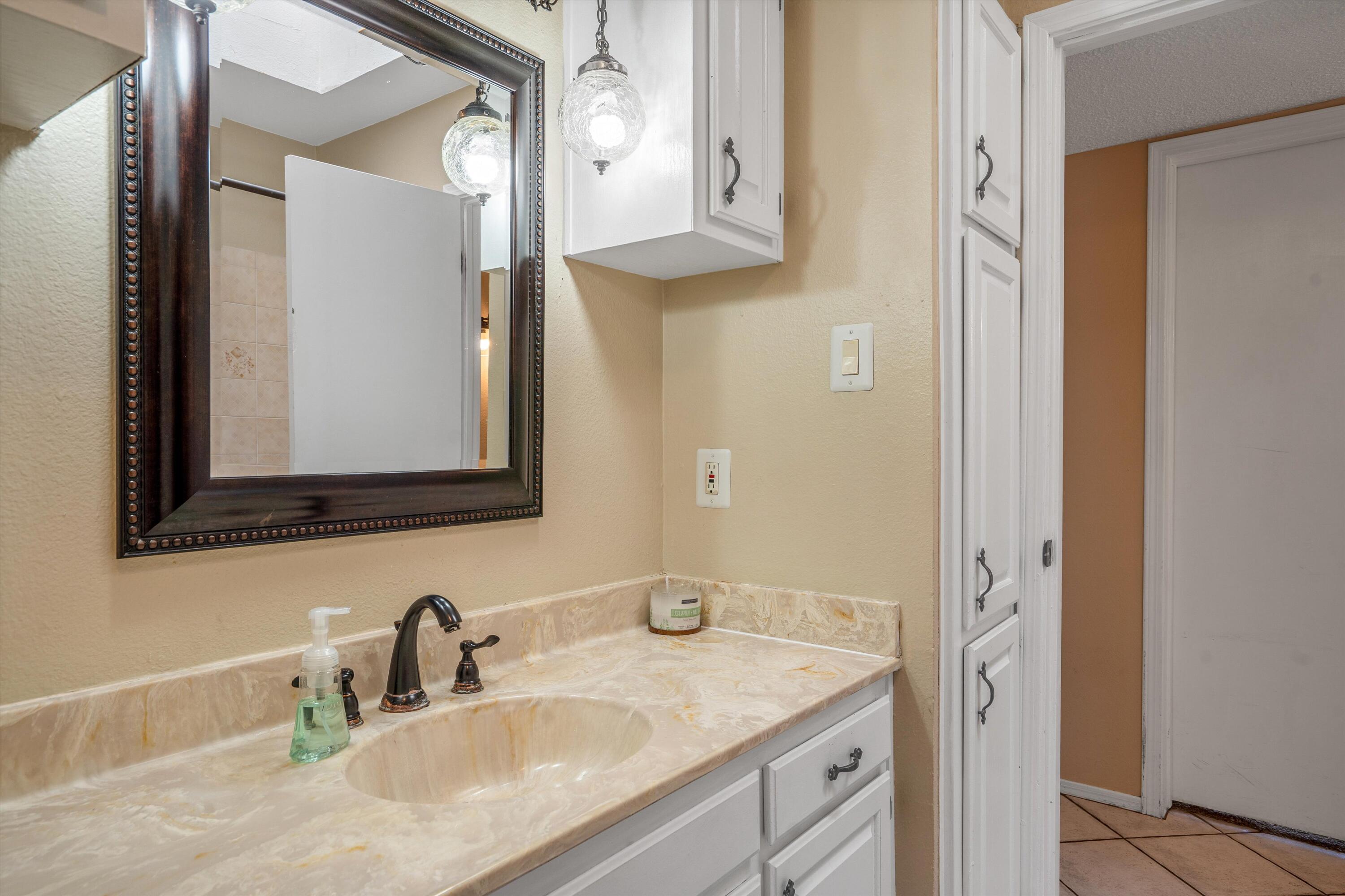 12105 Glen Canyon Road NE