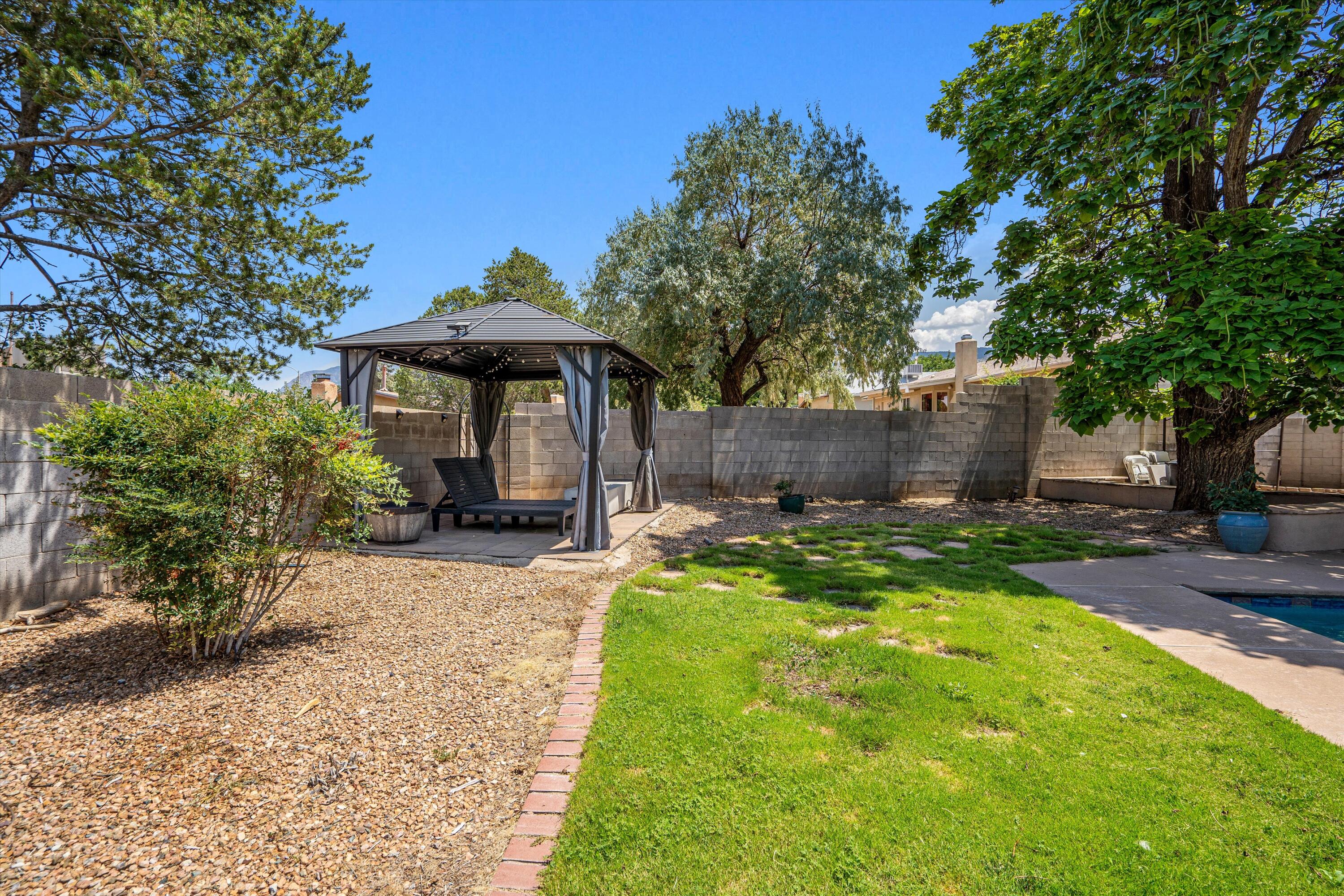 12105 Glen Canyon Road NE