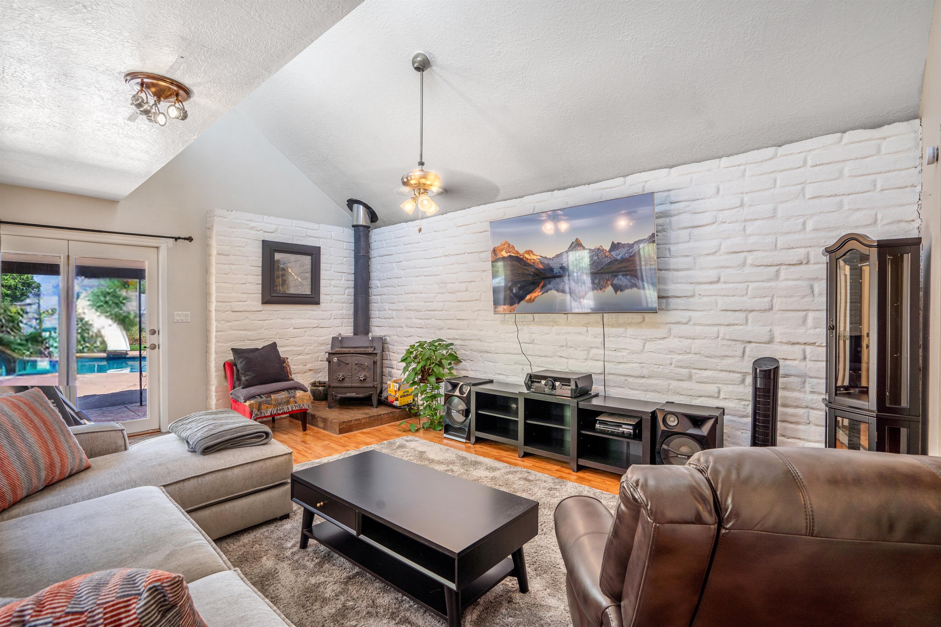 12105 Glen Canyon Road NE