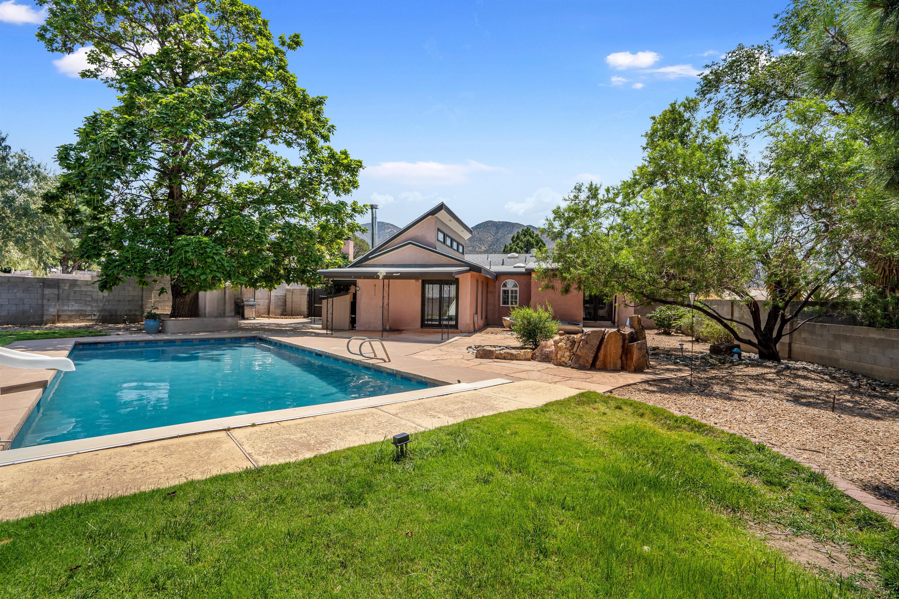 12105 Glen Canyon Road NE