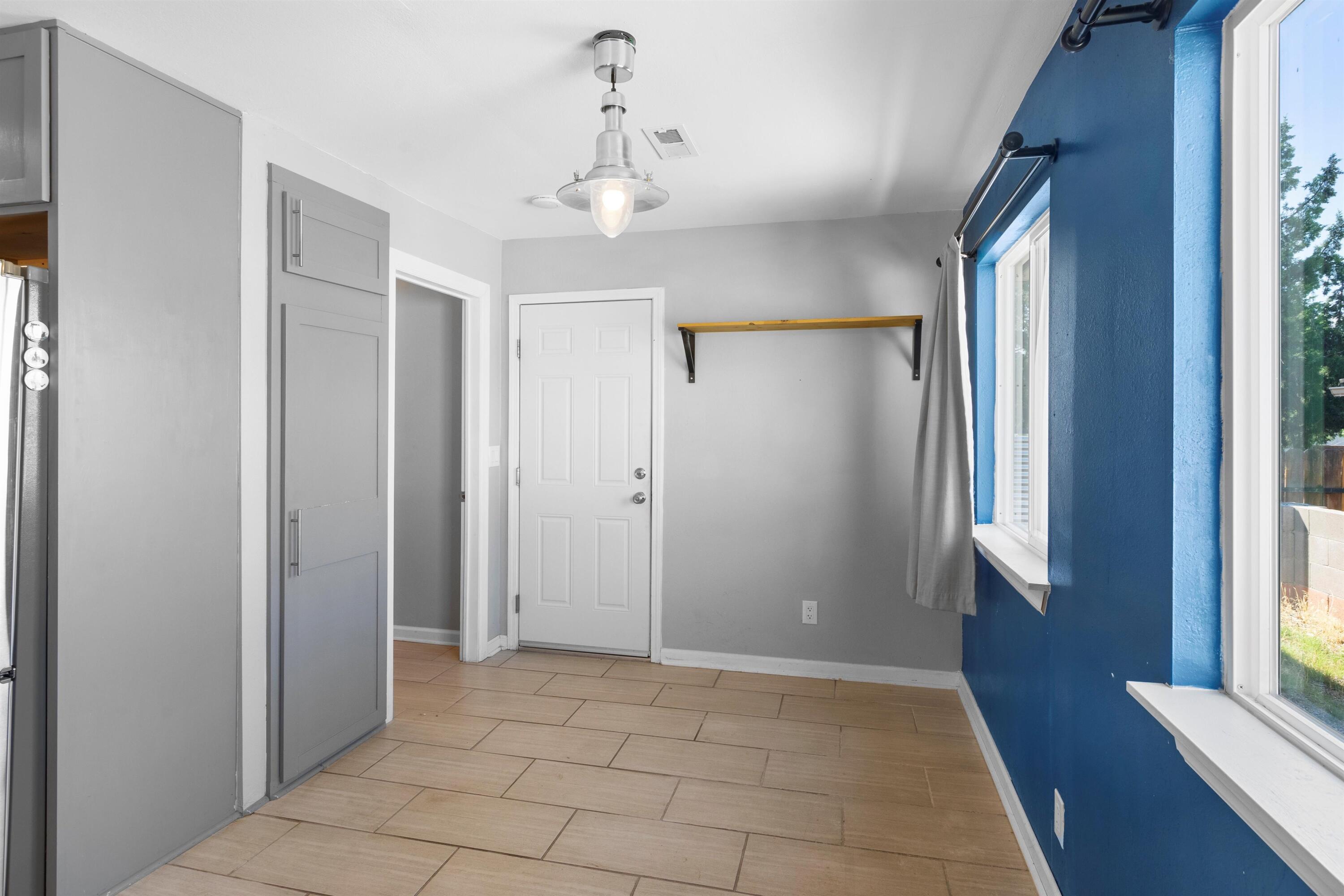 3723 Valerie Place NE