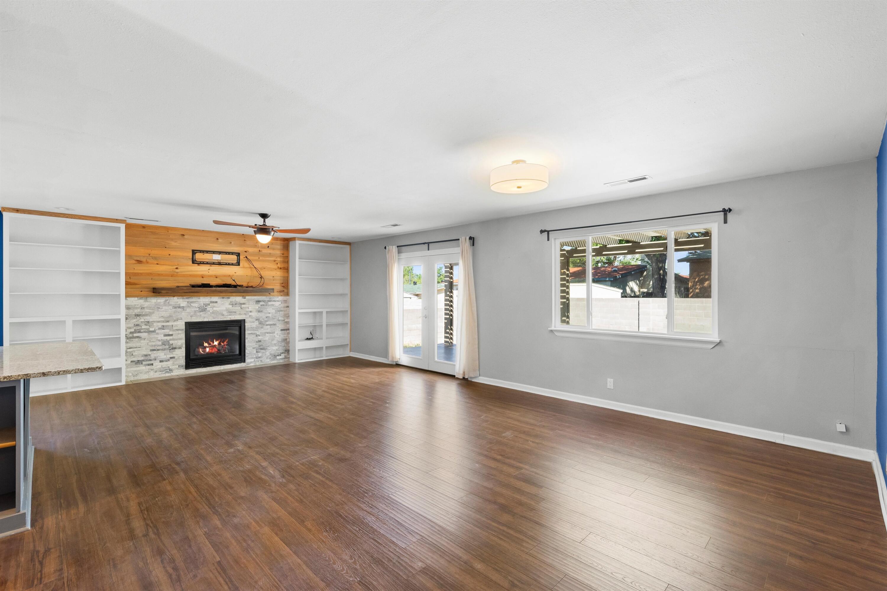 3723 Valerie Place NE