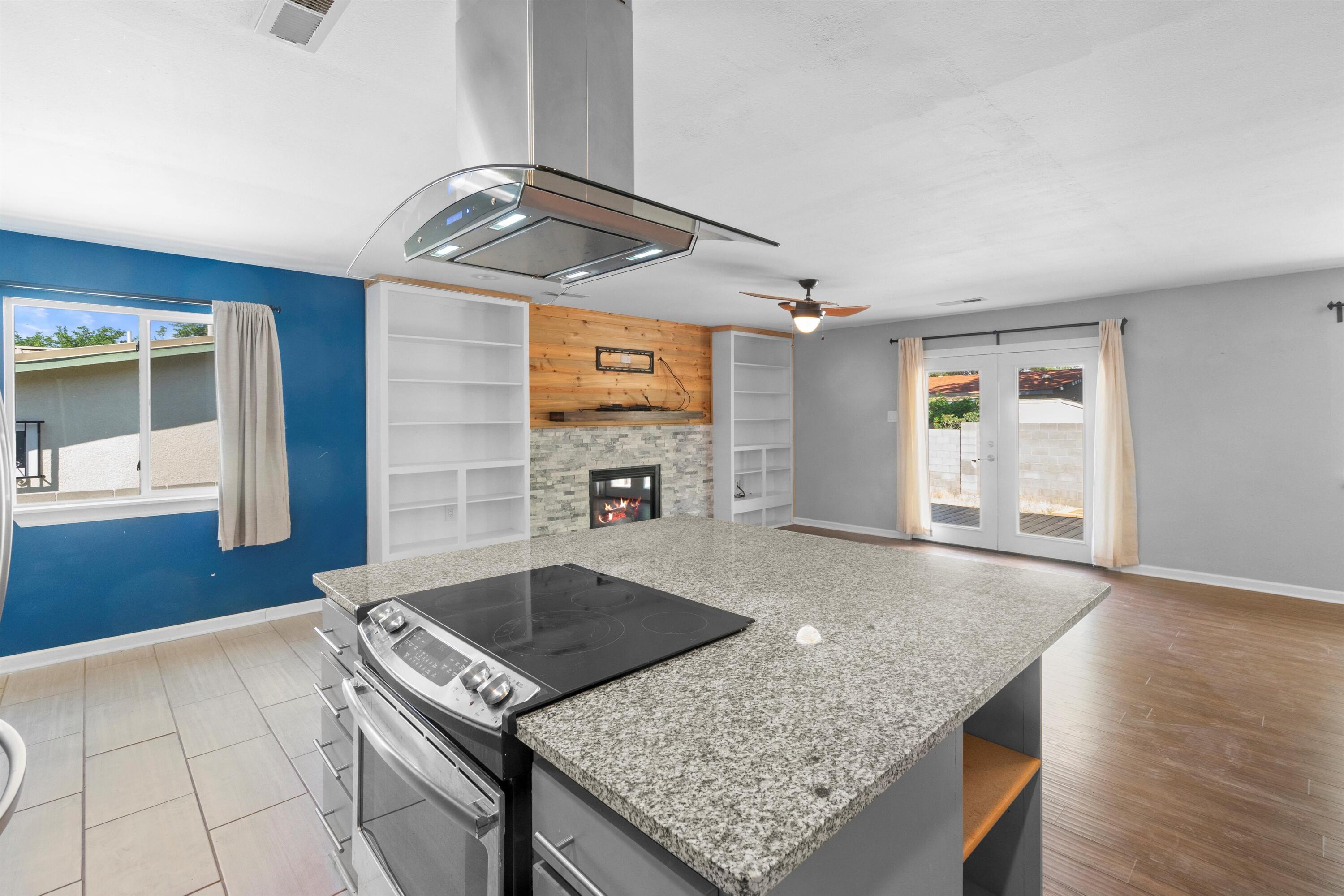 3723 Valerie Place NE