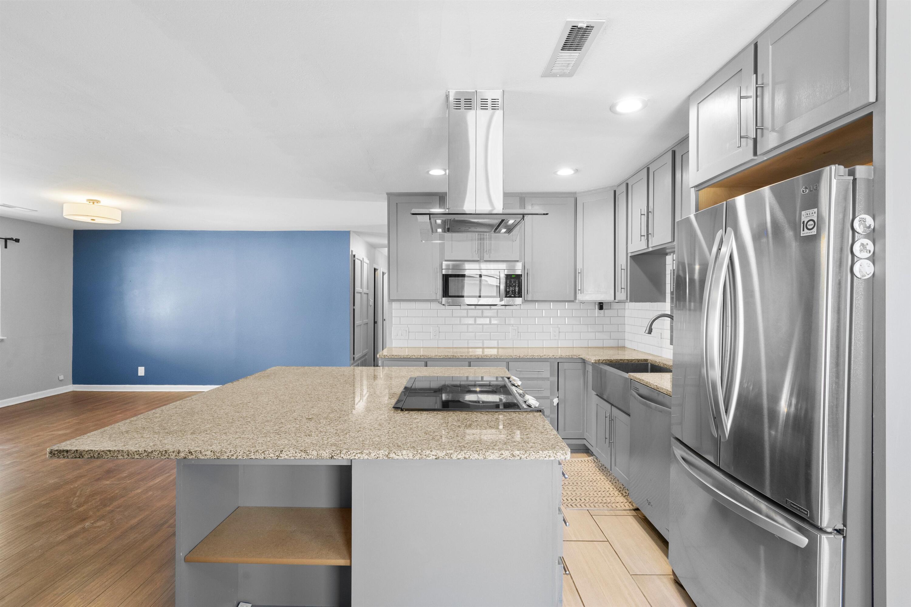 3723 Valerie Place NE