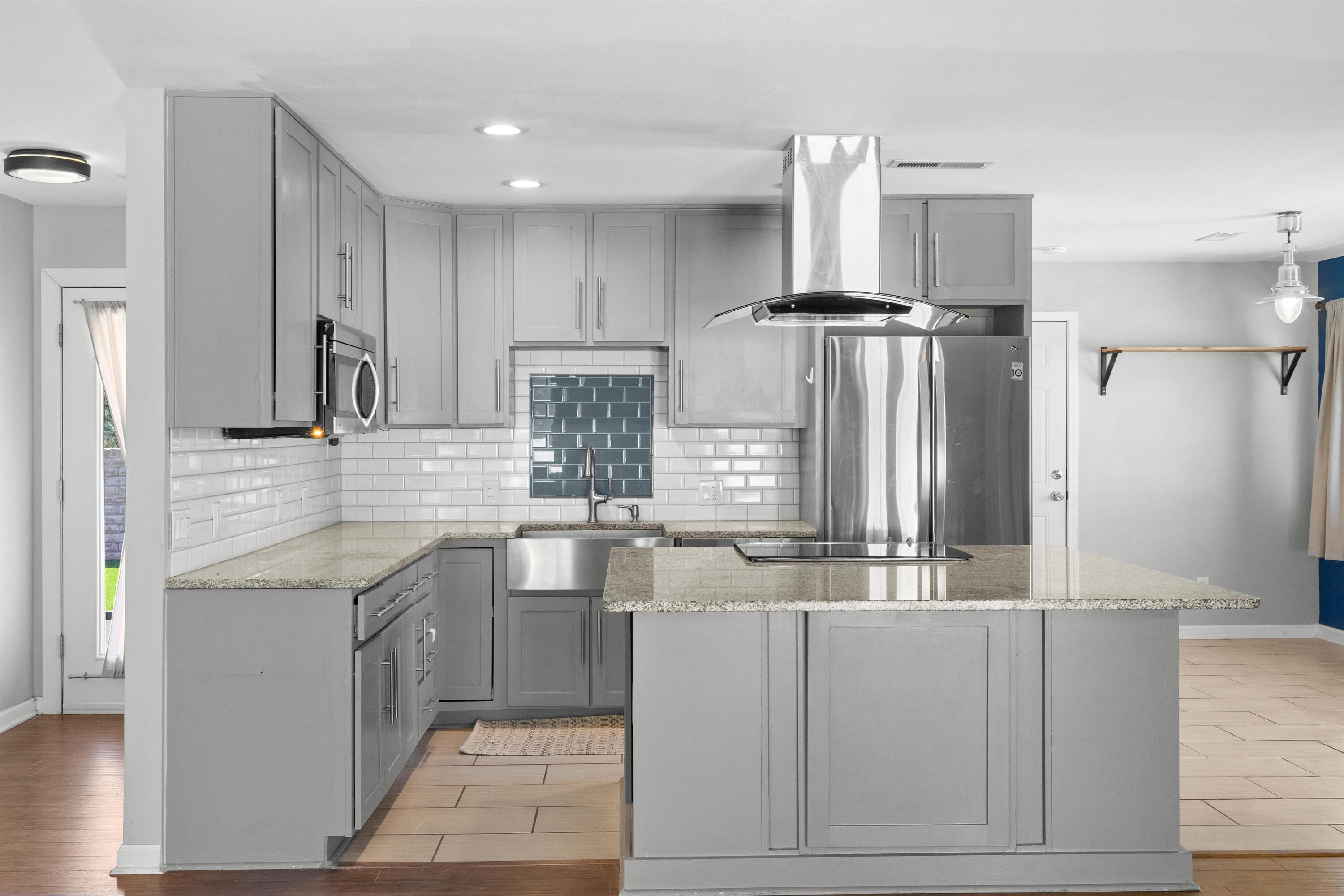 3723 Valerie Place NE