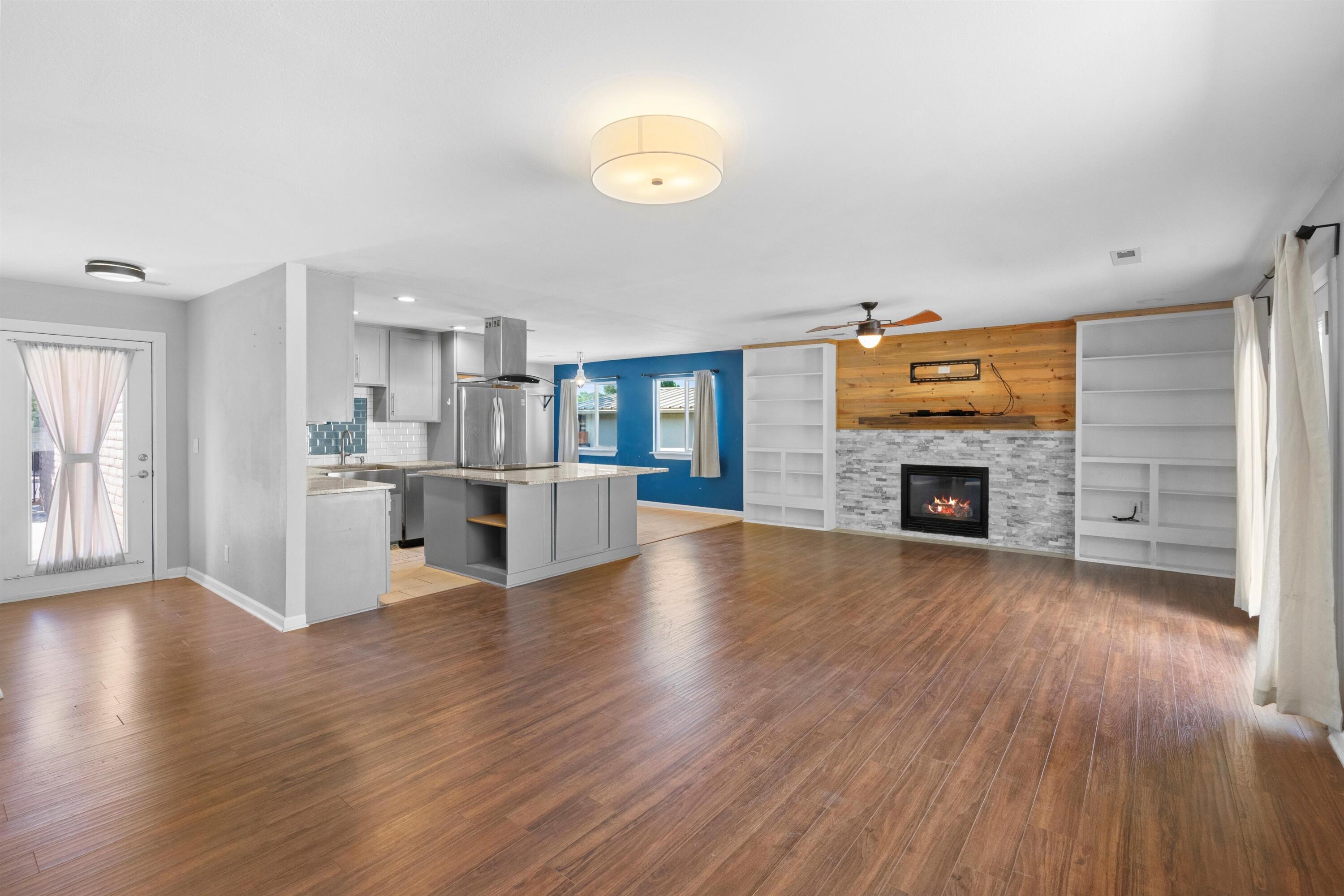 3723 Valerie Place NE