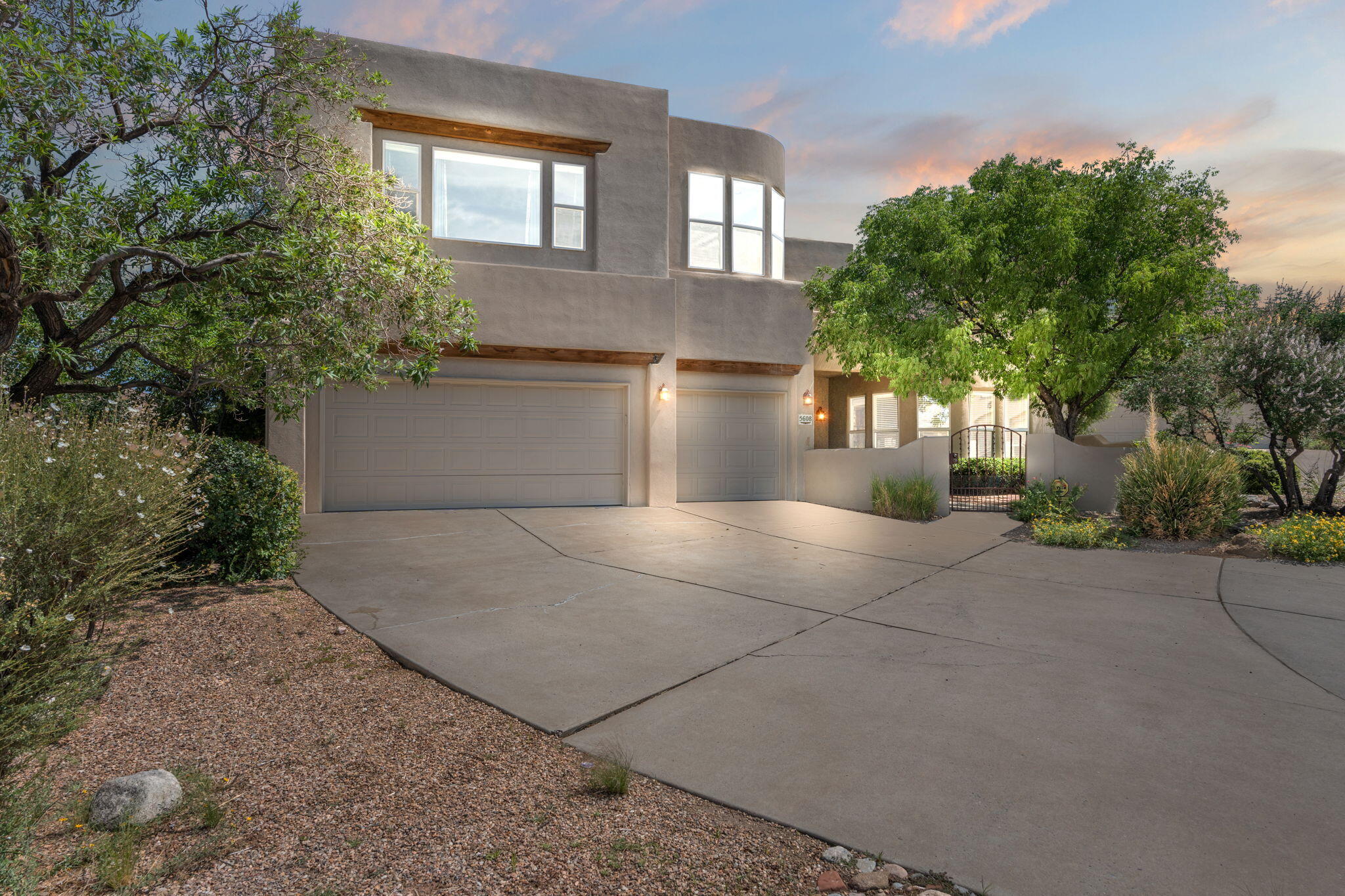 5608 Mariola Place NE
