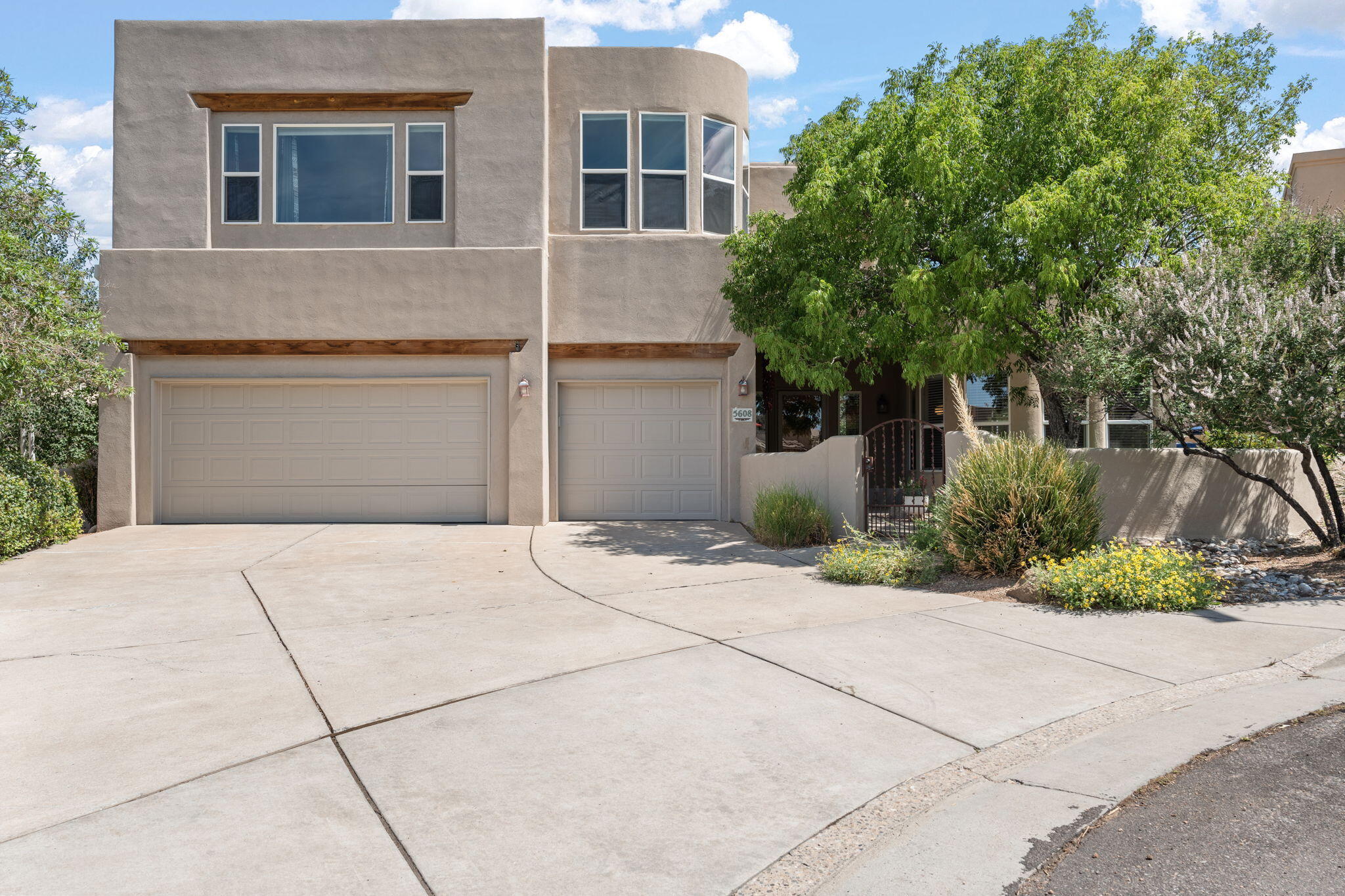 5608 Mariola Place NE