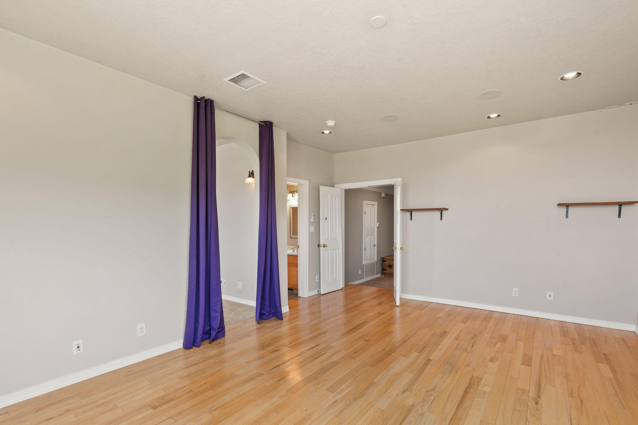 5608 Mariola Place NE