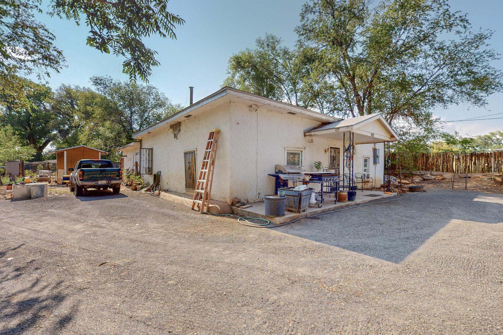 4901 Isleta Boulevard SW