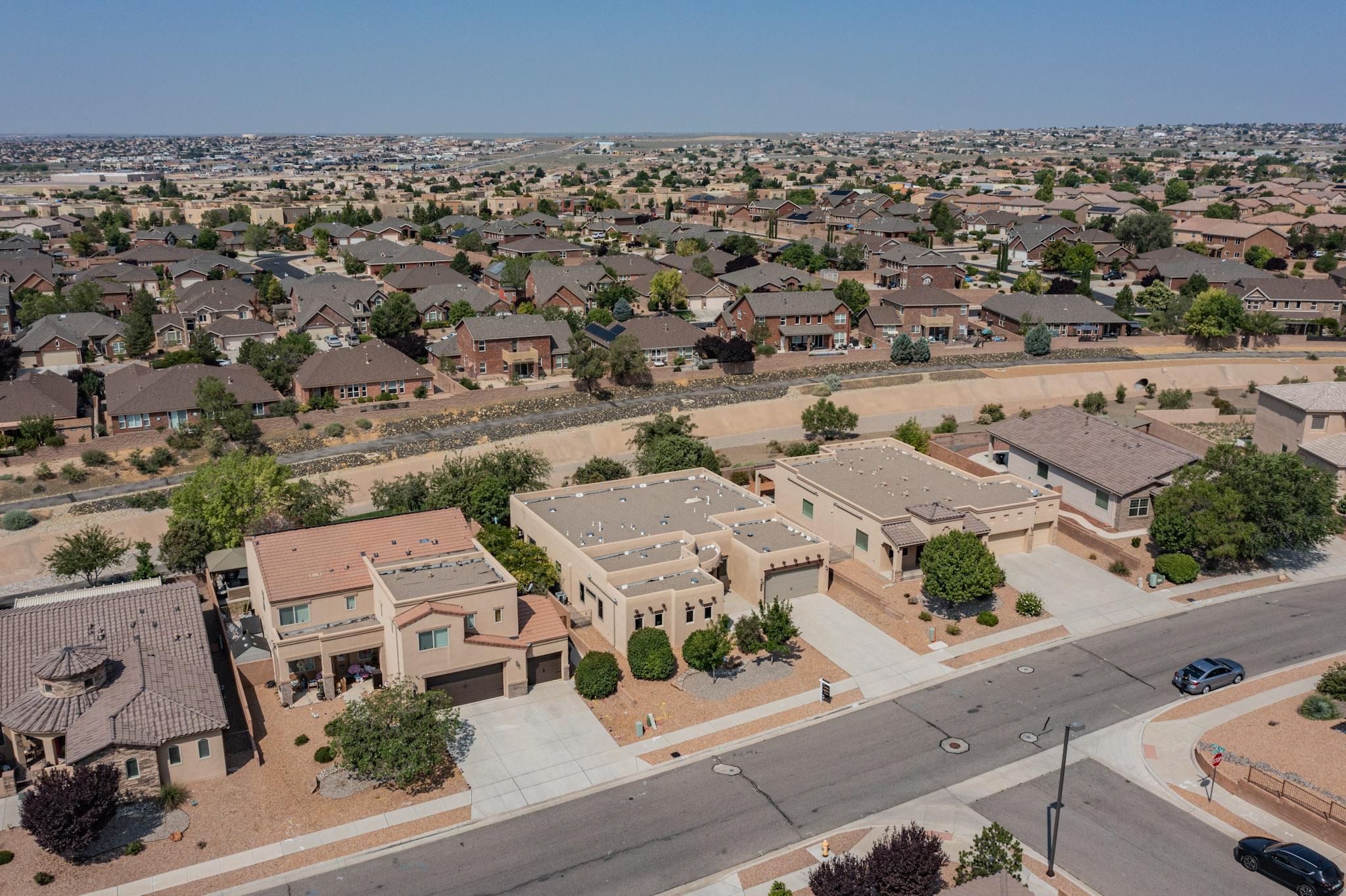 1725 Vista De Colinas Drive SE