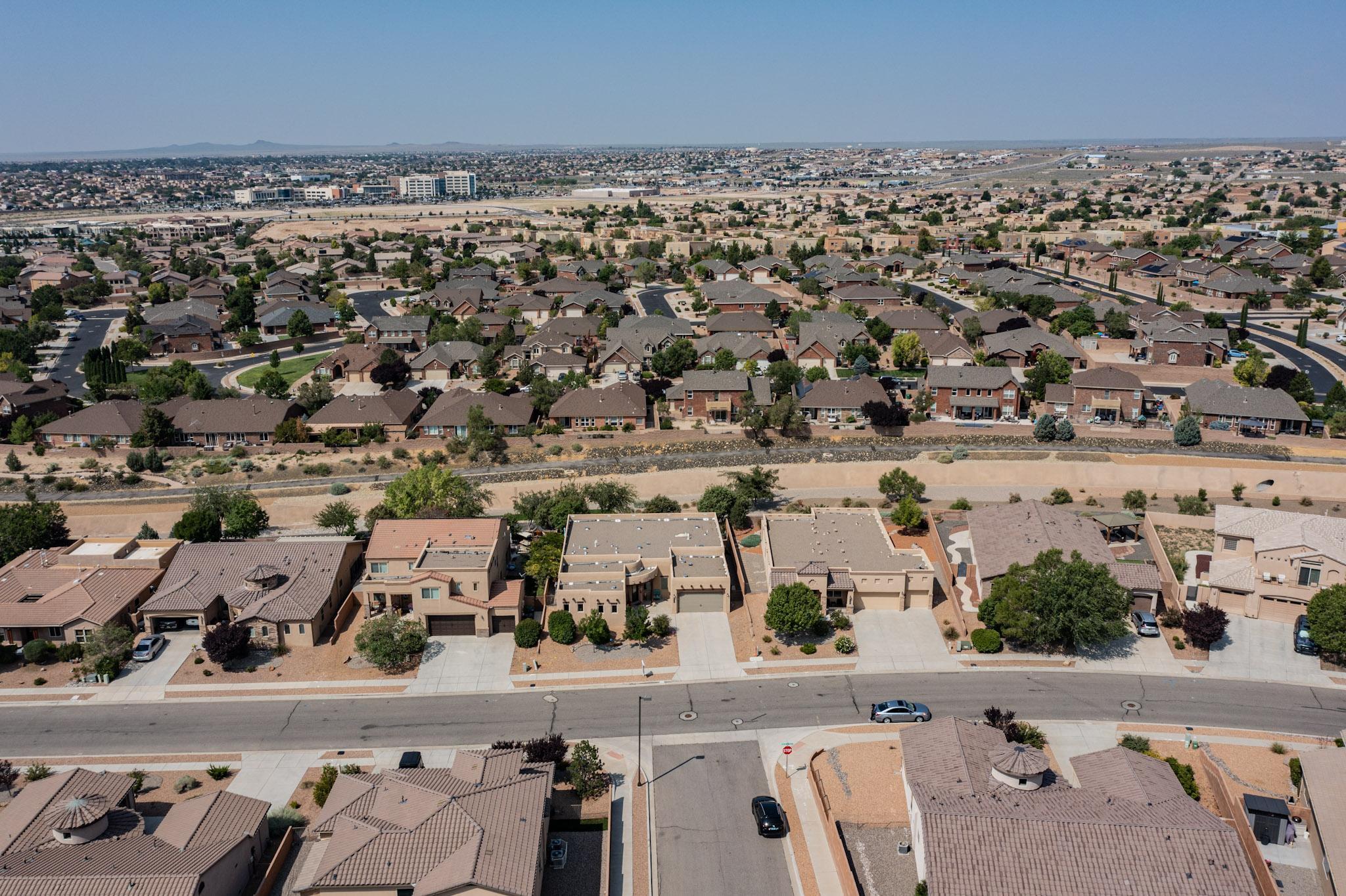 1725 Vista De Colinas Drive SE