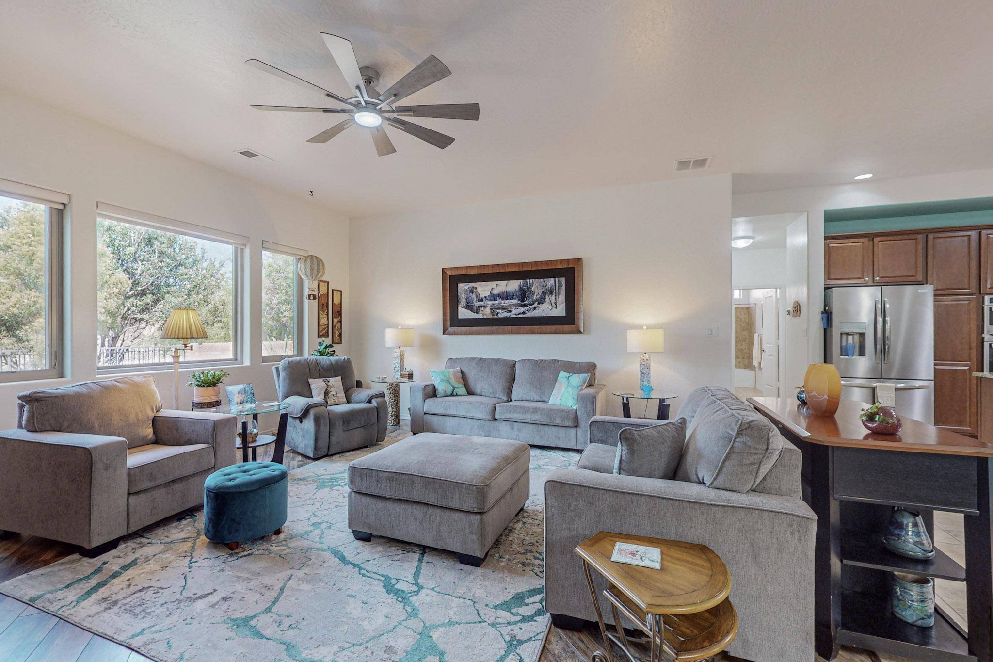 1725 Vista De Colinas Drive SE
