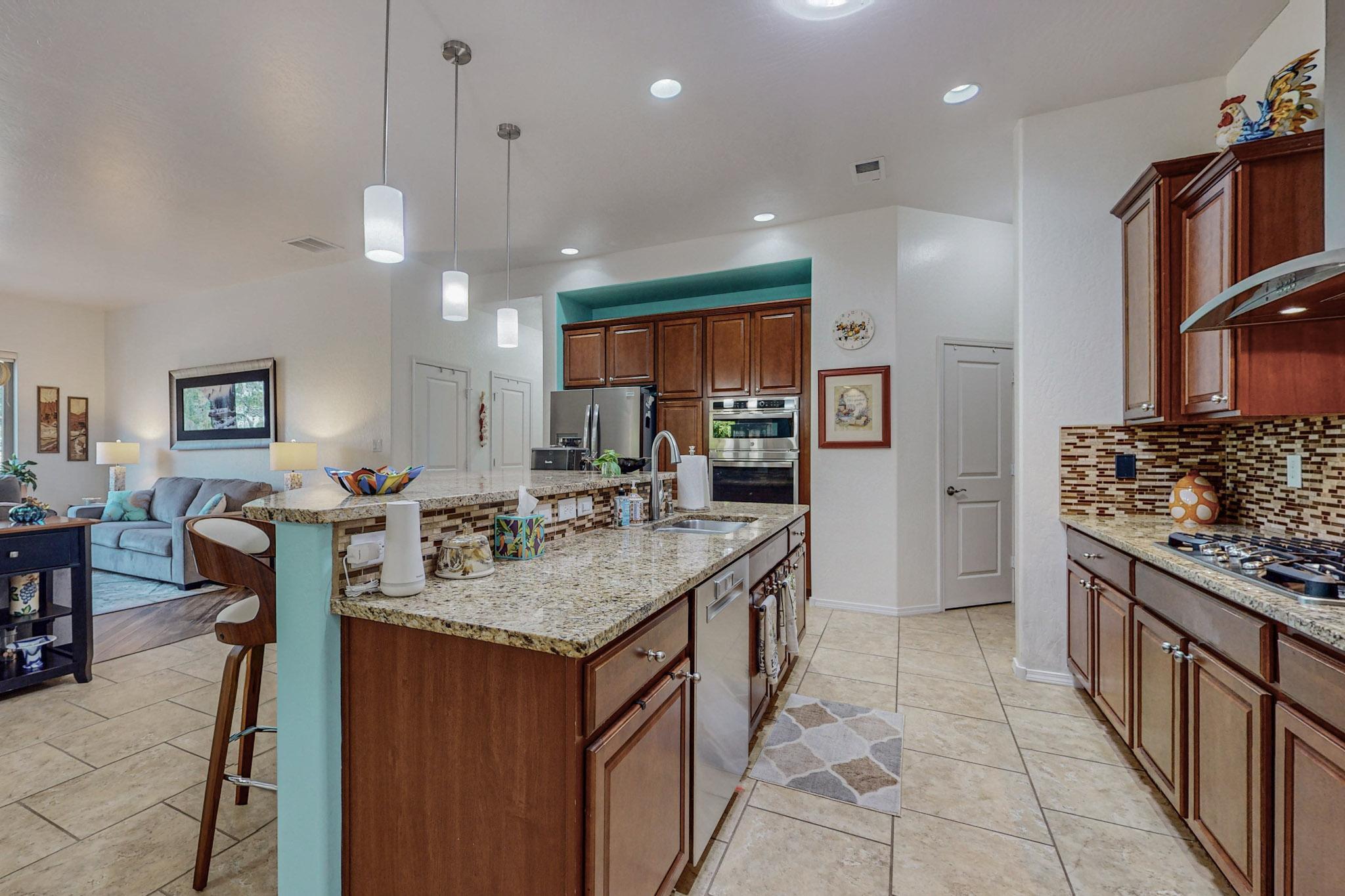 1725 Vista De Colinas Drive SE