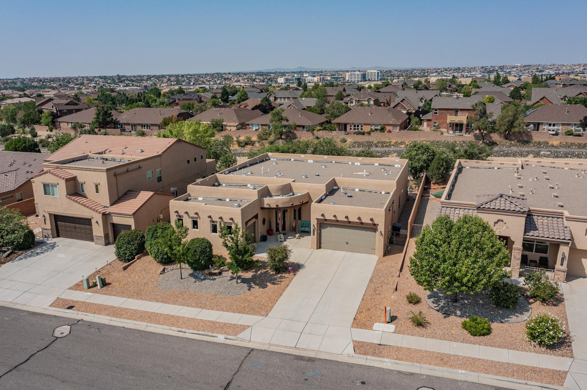 1725 Vista De Colinas Drive SE