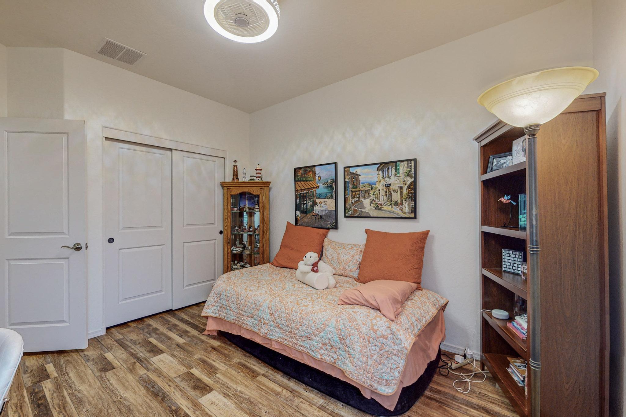 1725 Vista De Colinas Drive SE