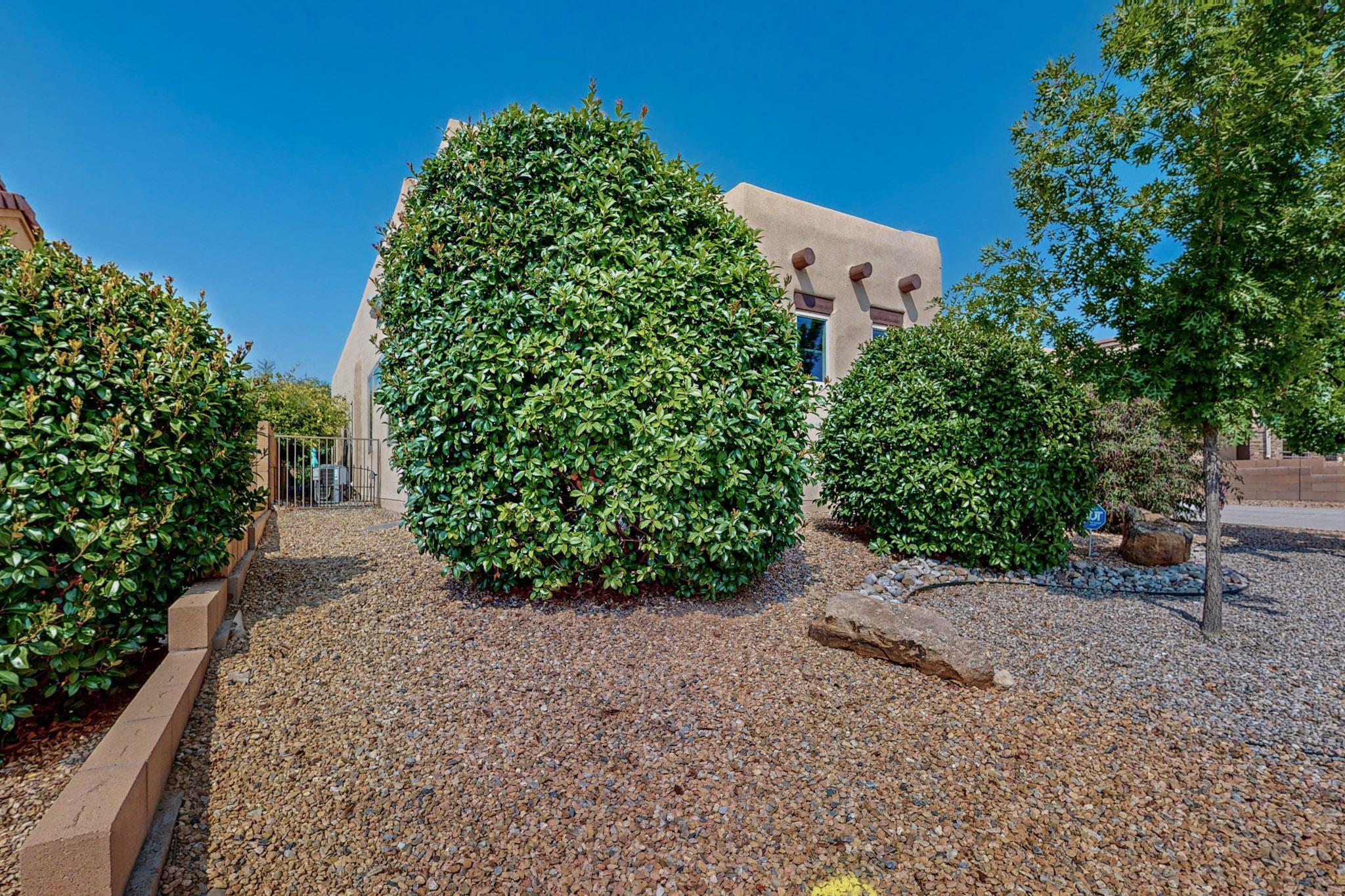 1725 Vista De Colinas Drive SE