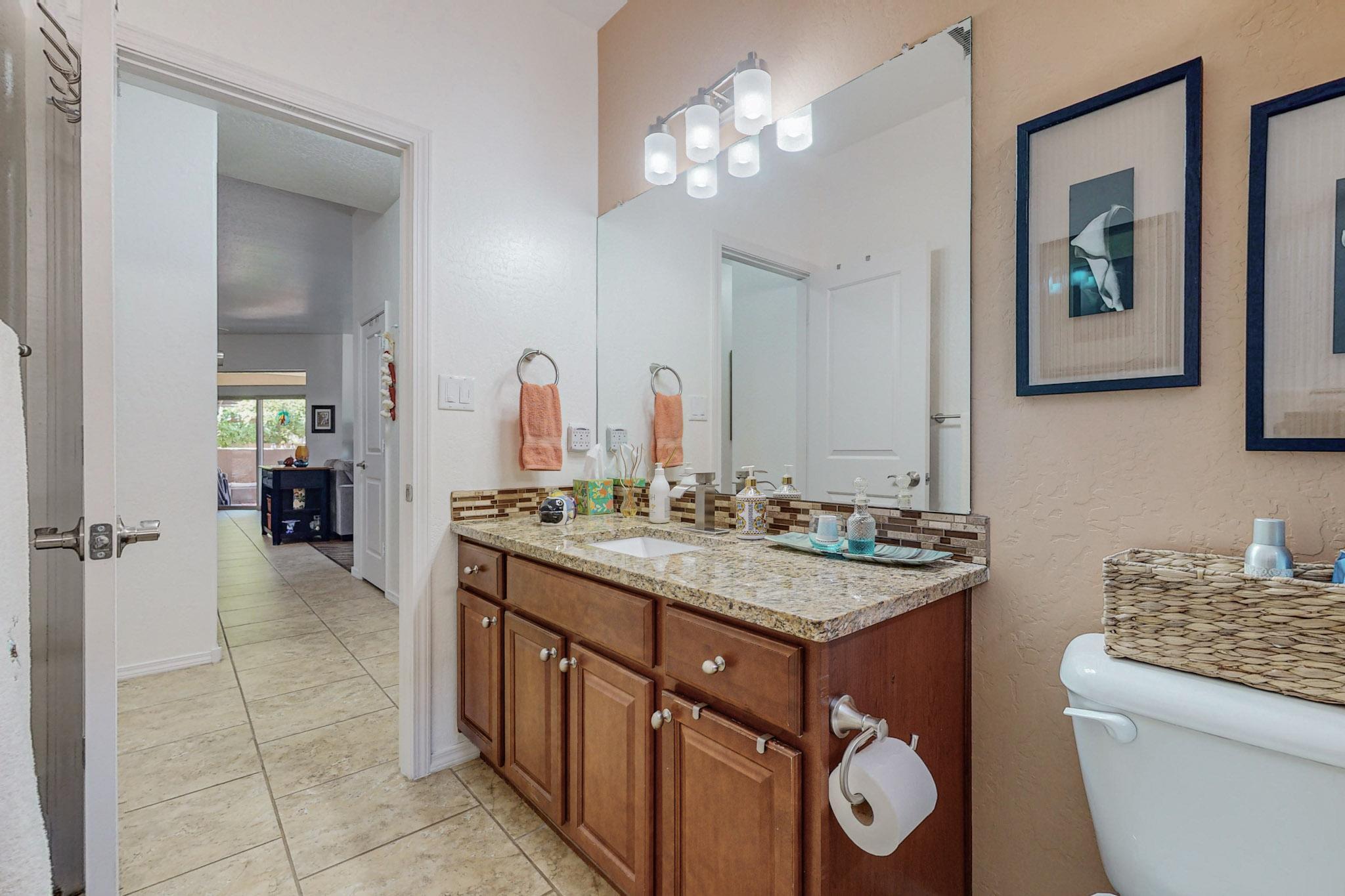1725 Vista De Colinas Drive SE