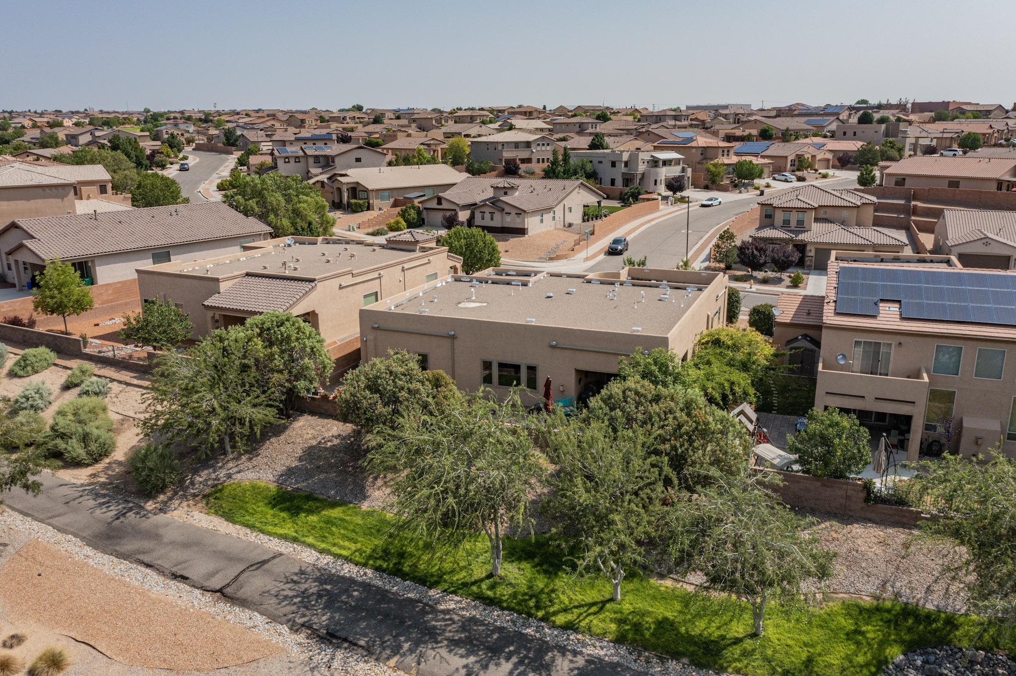 1725 Vista De Colinas Drive SE
