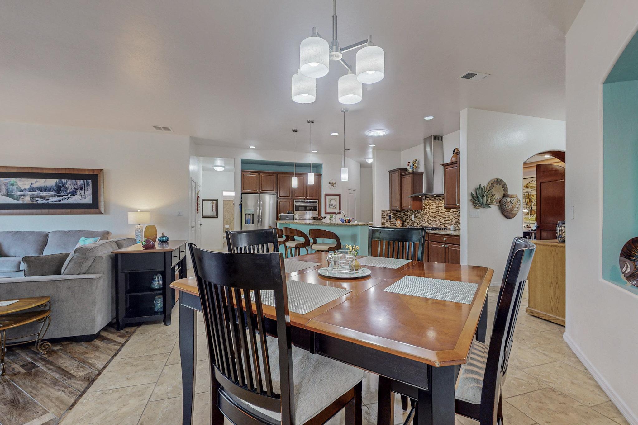 1725 Vista De Colinas Drive SE