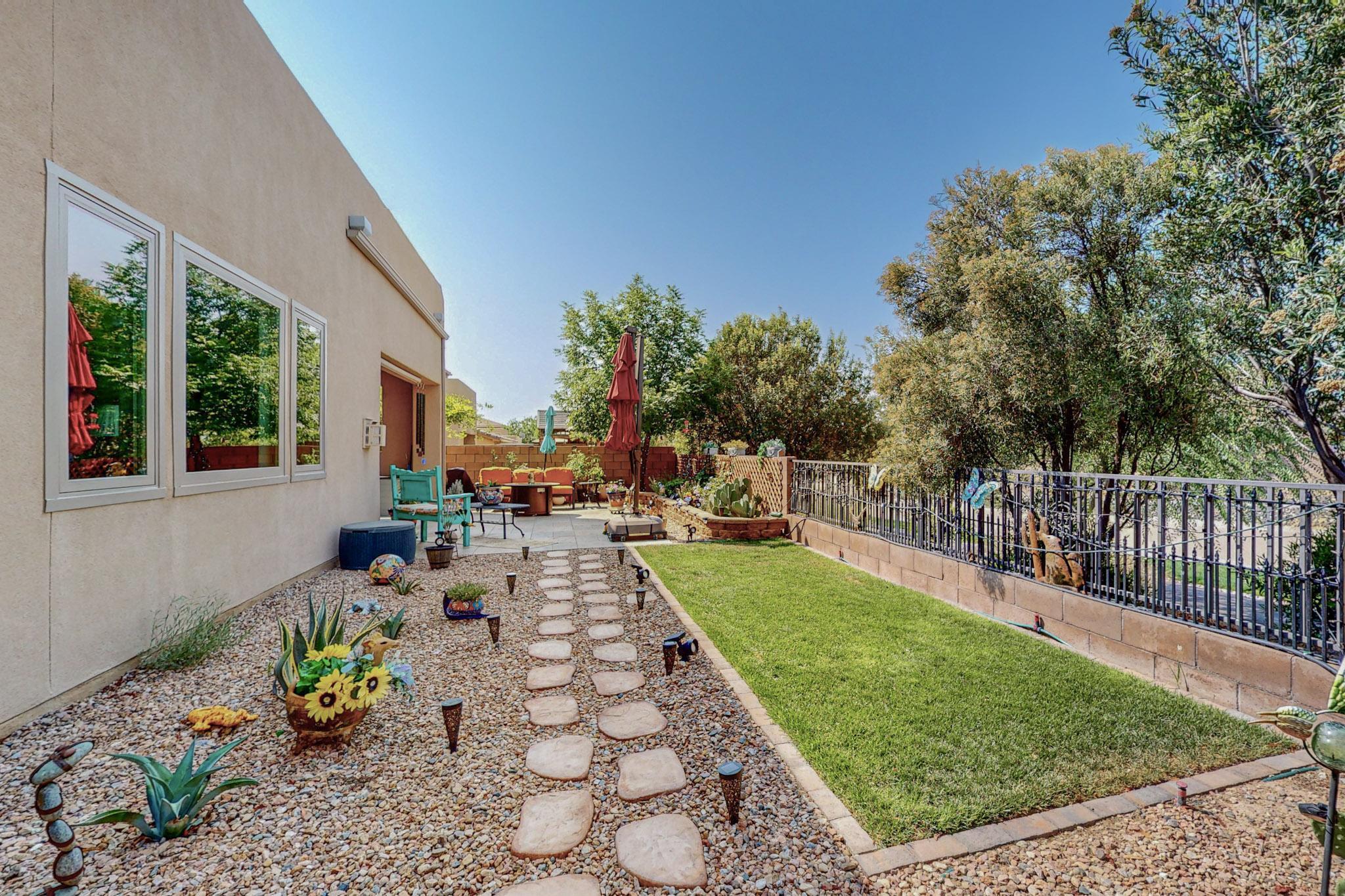 1725 Vista De Colinas Drive SE
