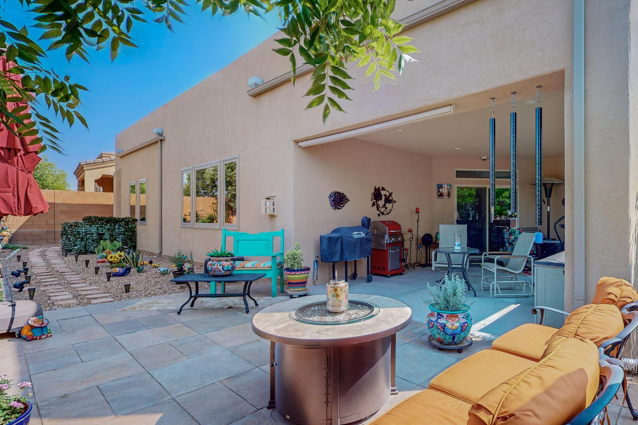 1725 Vista De Colinas Drive SE