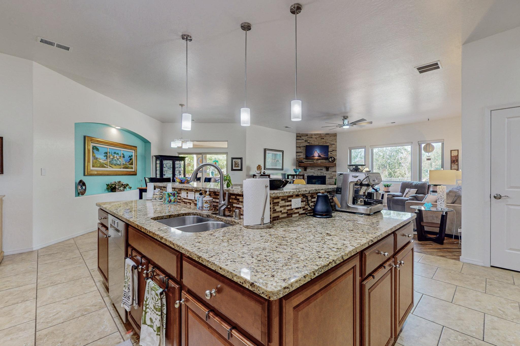 1725 Vista De Colinas Drive SE