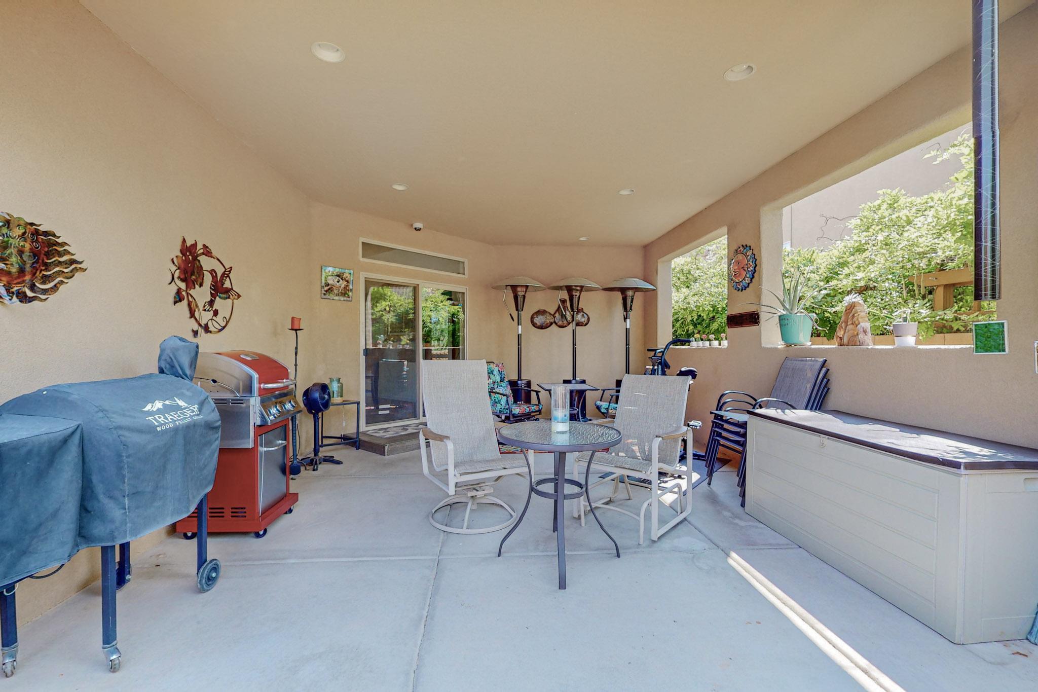 1725 Vista De Colinas Drive SE