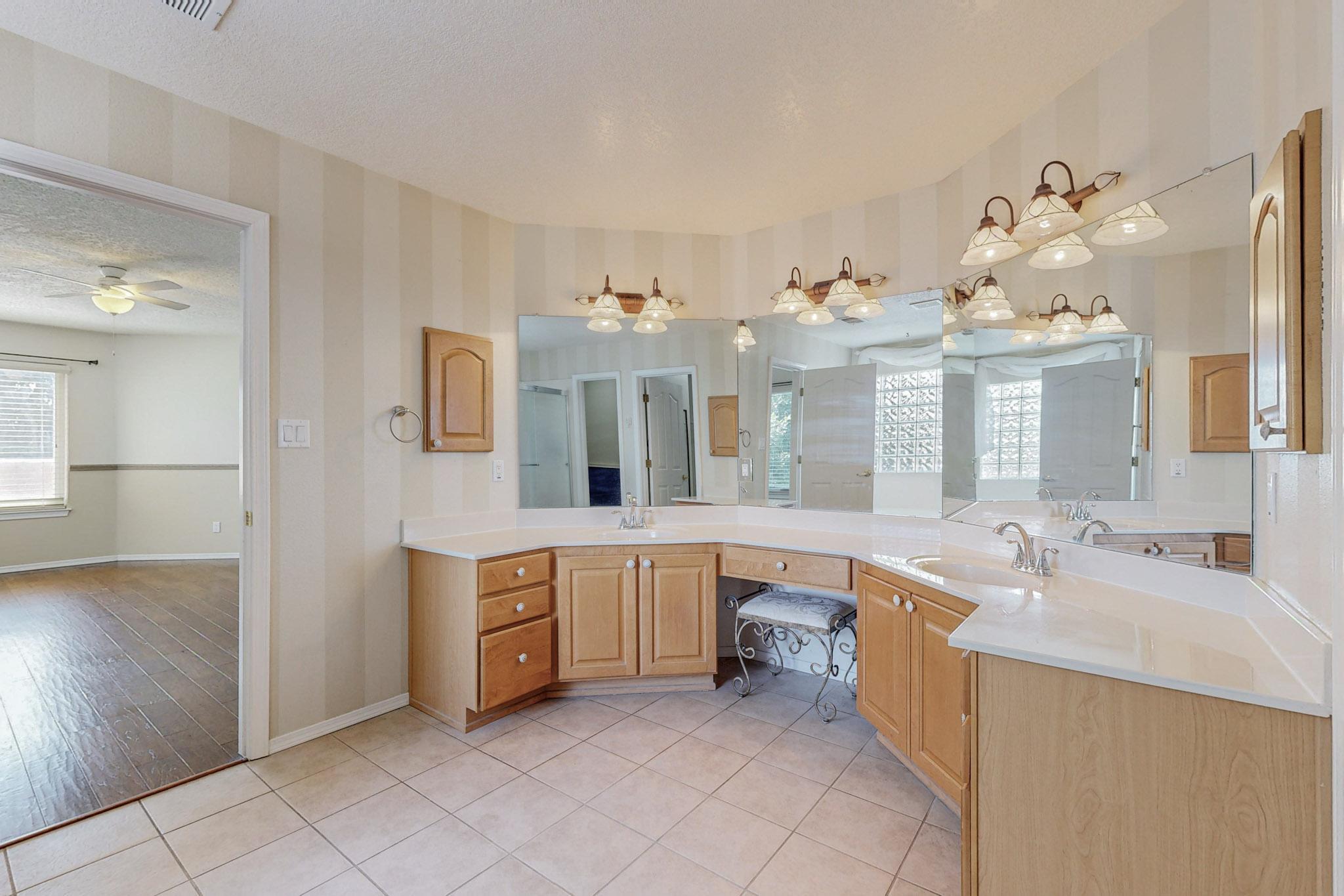 6628 Santo Lina Trail NW