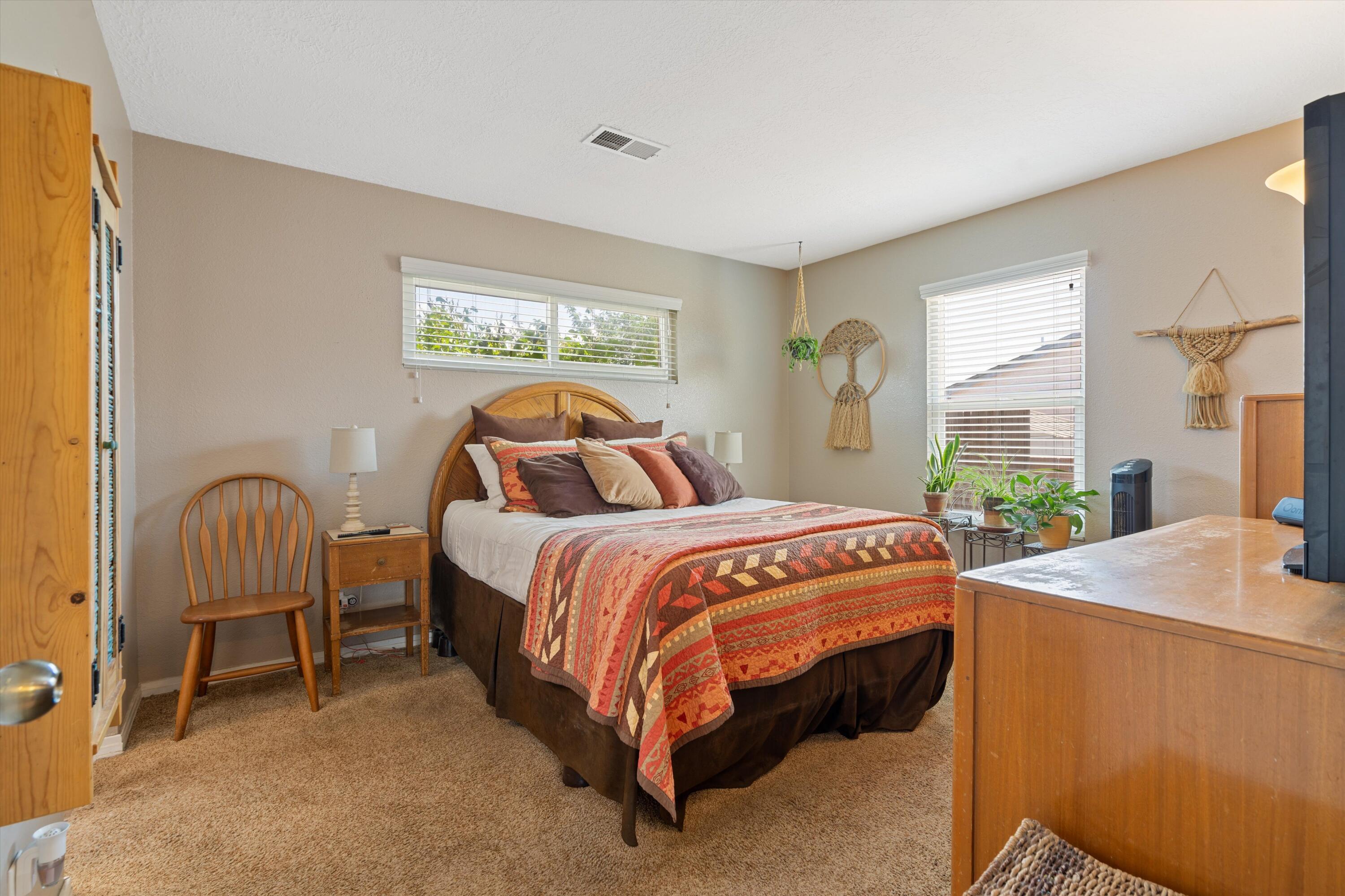 412 Longwood Drive NE