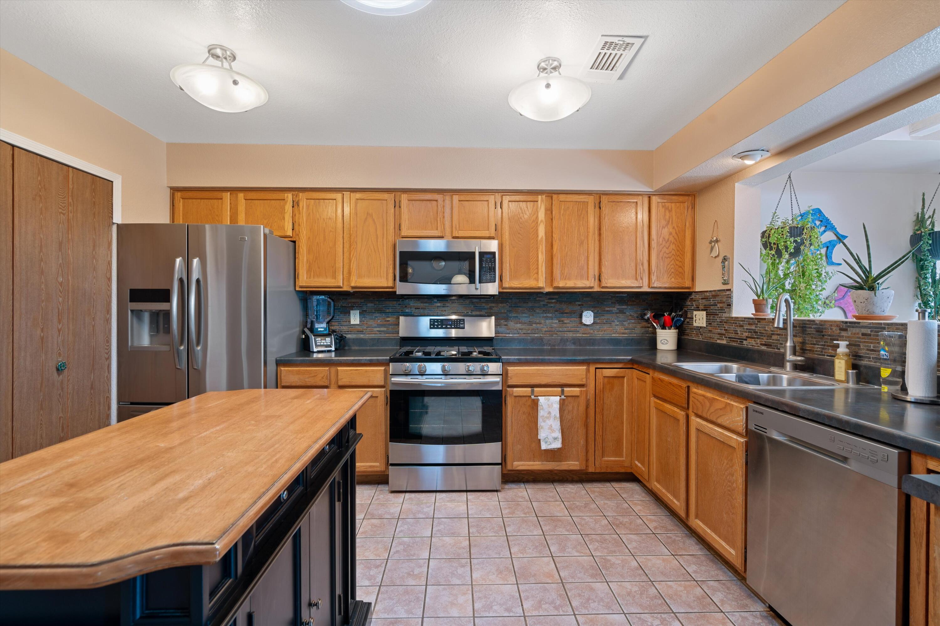 412 Longwood Drive NE