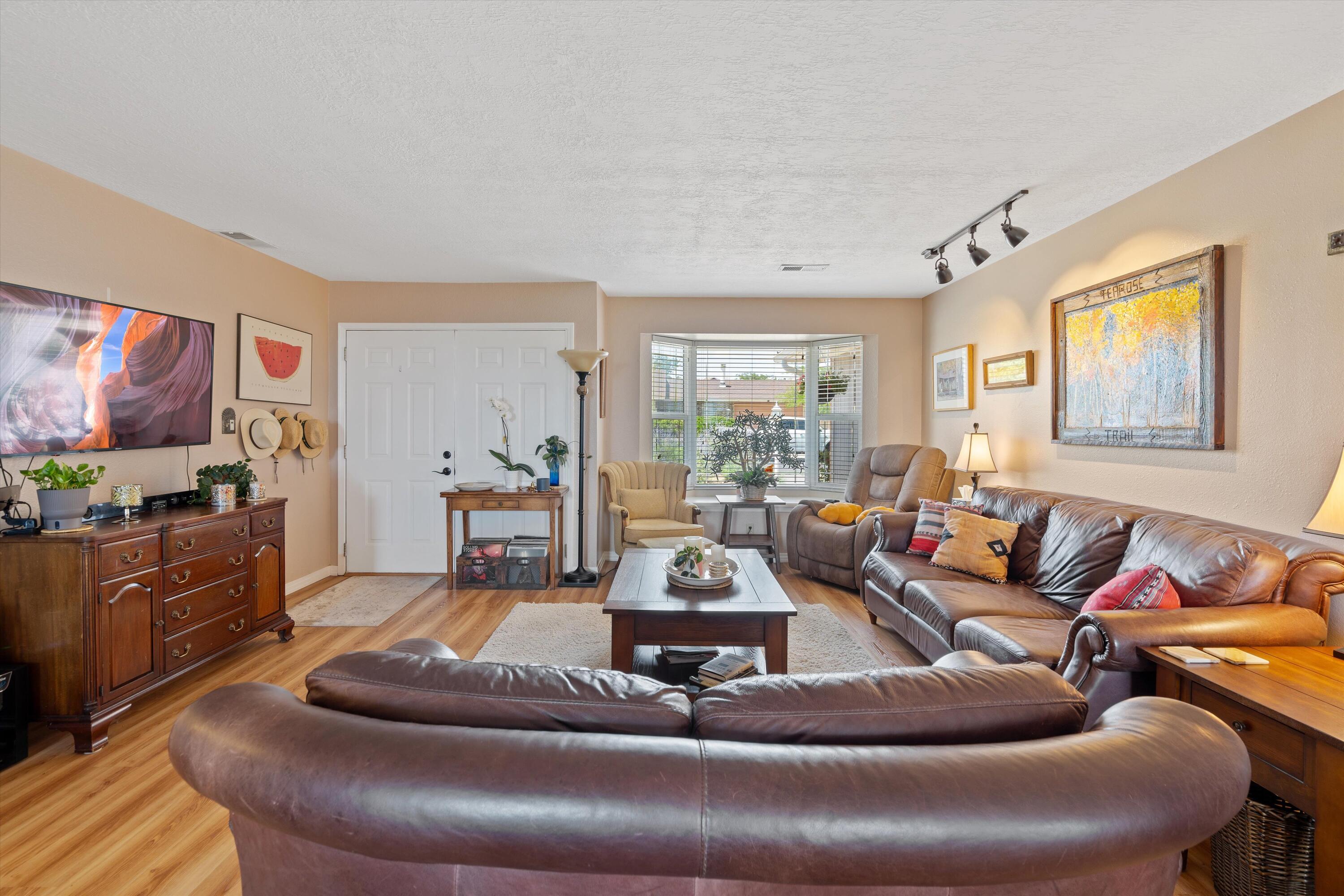 412 Longwood Drive NE