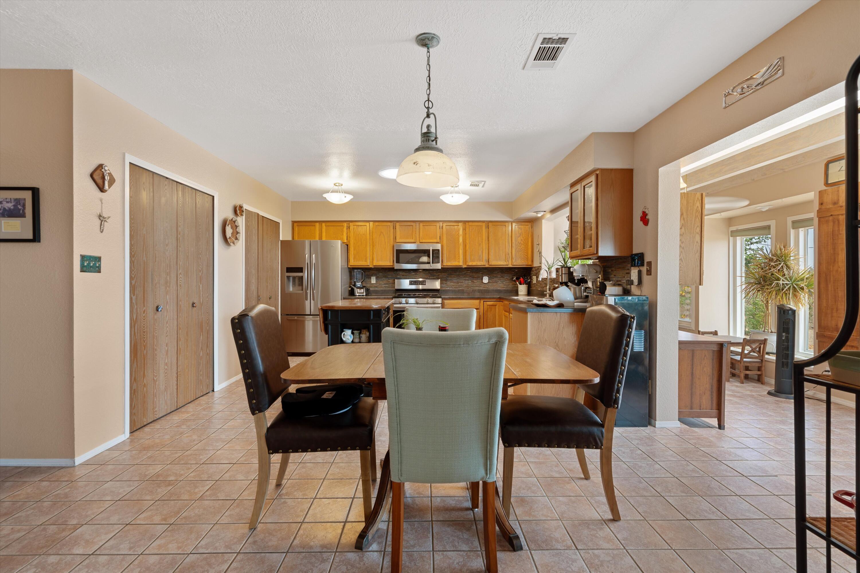 412 Longwood Drive NE