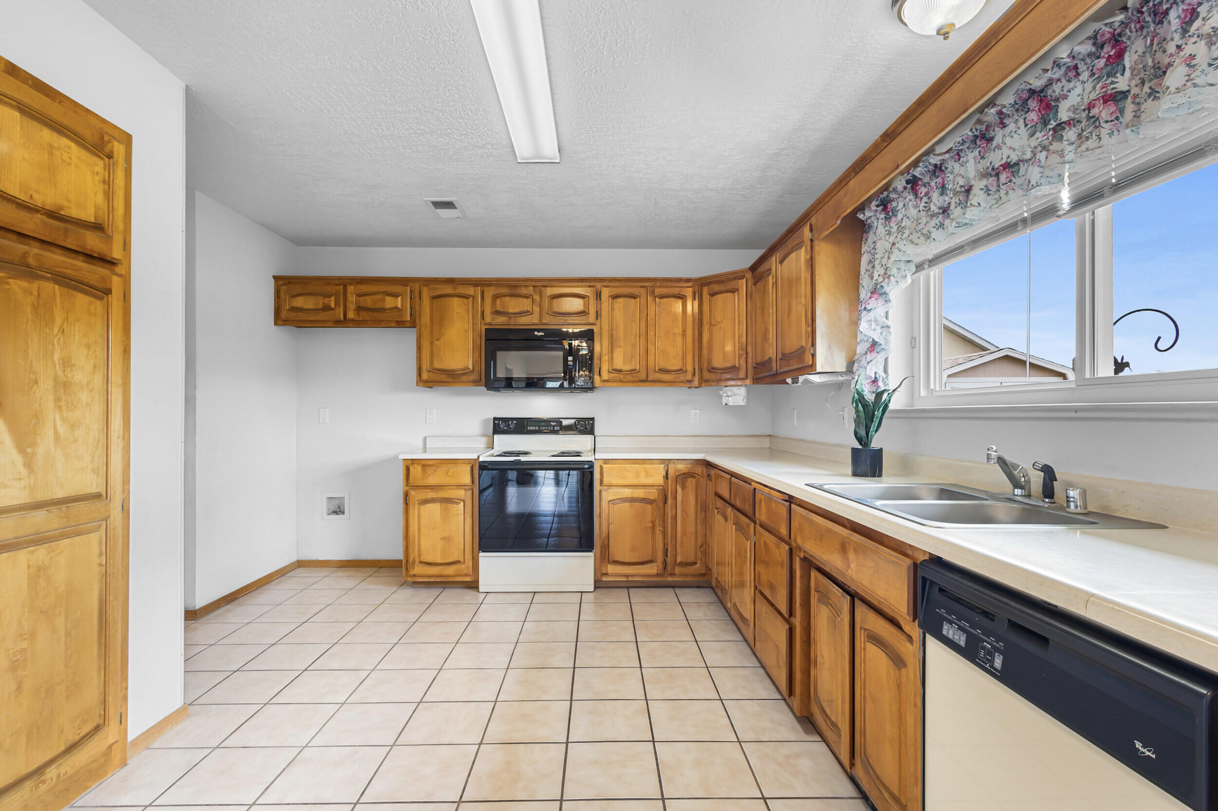1084 Mesa Loop NW