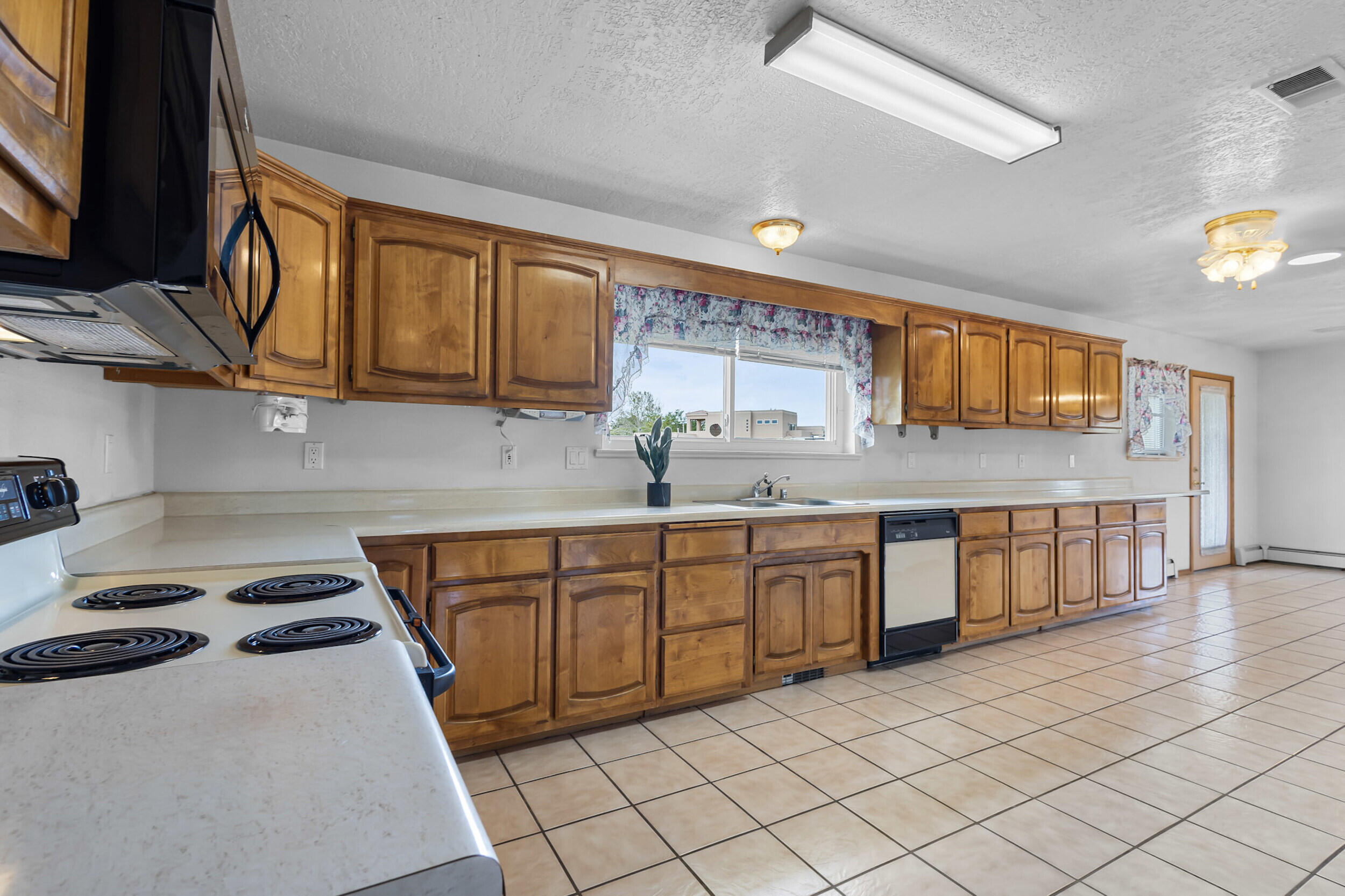1084 Mesa Loop NW