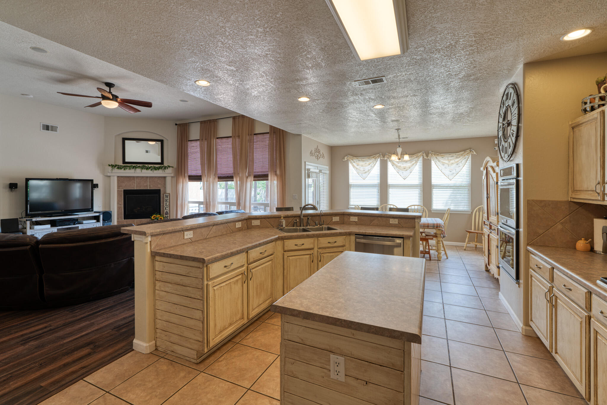 6241 Cielo Grande Drive NE