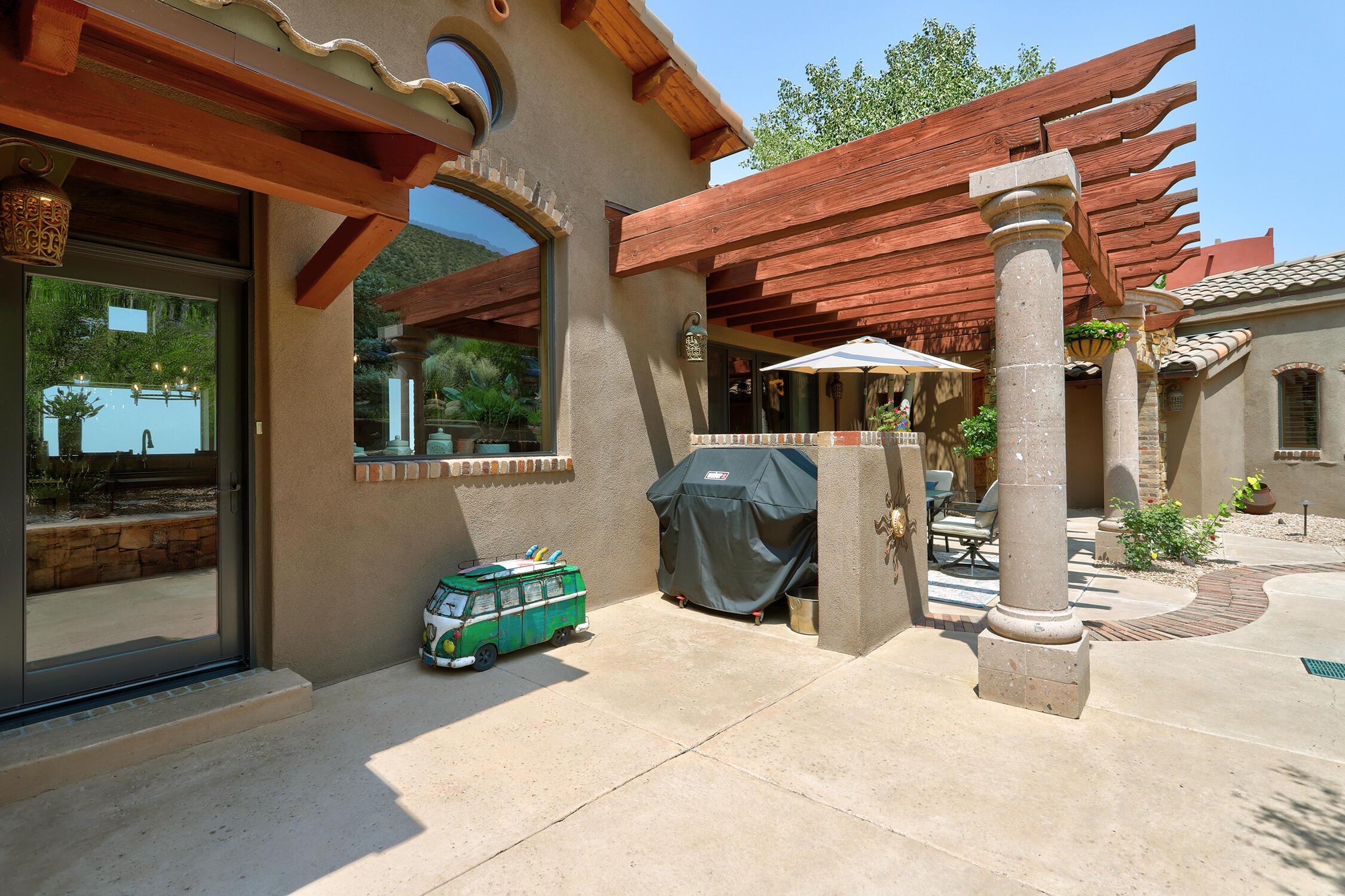 1113 La Luz Trail NE