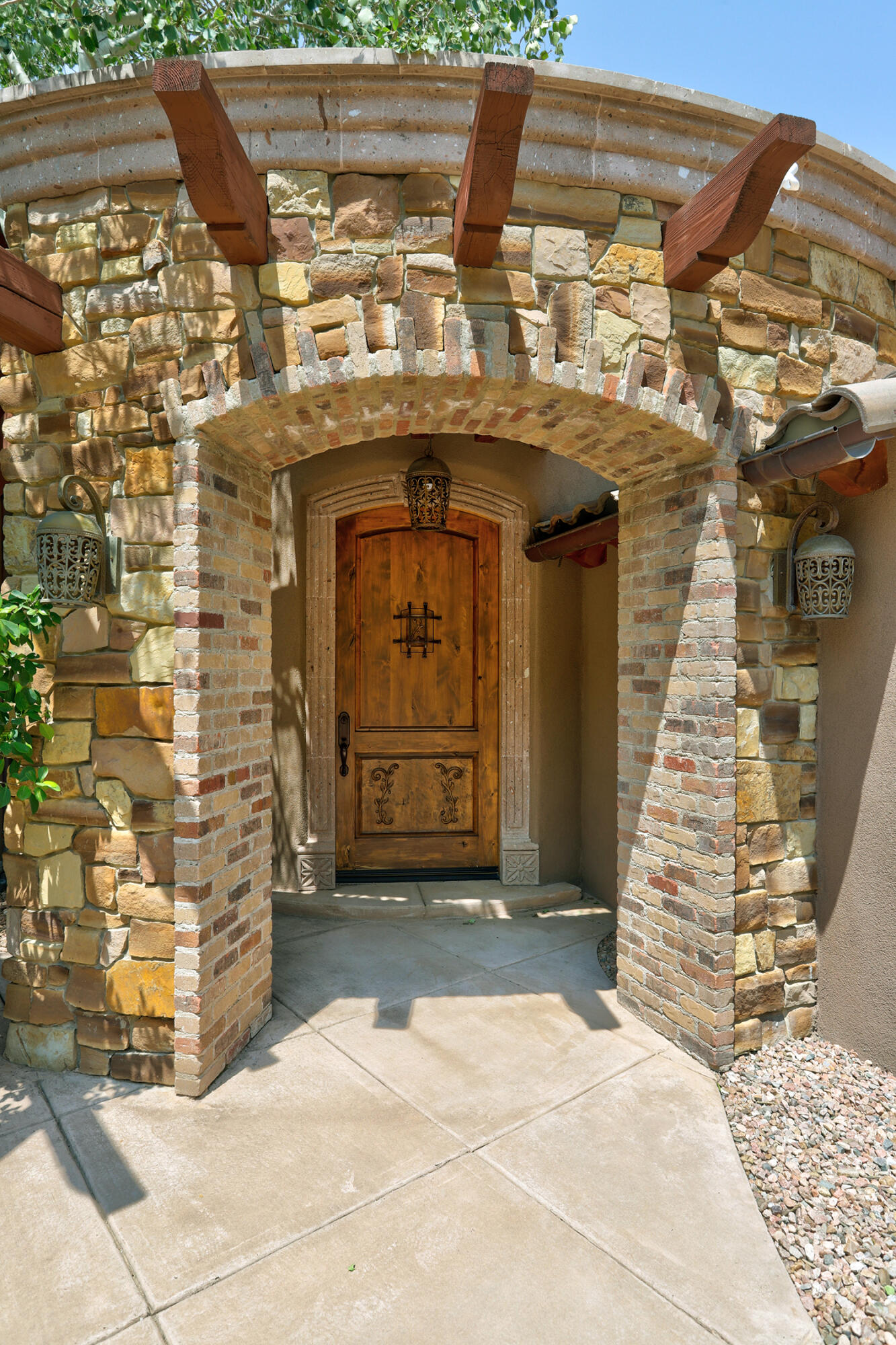 1113 La Luz Trail NE